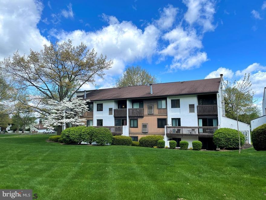 Very well maintained end-unit condo on third floor with lots of natural light. Generous 6 1/2' x 11 1/2' entryway with nook for desk or bookcase, closet, storage area and a large window. Dining room / living room features vaulted ceilings and sliding glass door opening to a small balcony. Loft bedroom has a row of windows and an adjacent full bath. Unit has central AC & natural gas heat making utilities very affordable. All furnishings are negotiable.   Monthly condo fee of $193 includes trash, basic internet, common area insurance, common area maintenance, high speed internet, landscaping and snow removal. Square footage per electronic measuring device--buyer should verify. Possession May 1, 2021 or after. Laundry facilities in building on same floor