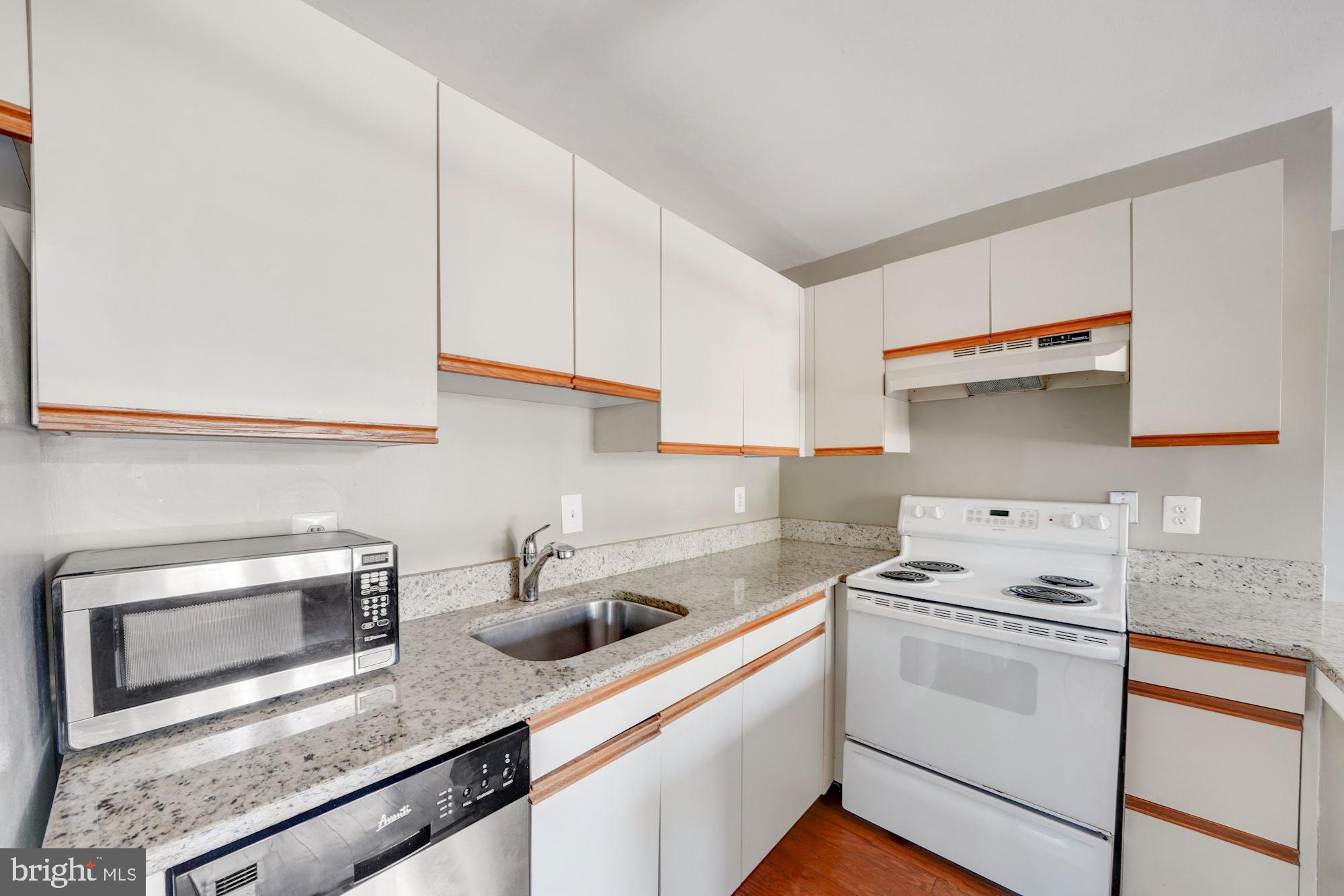 ALEXANDRIA SQUARE - Residential Lease