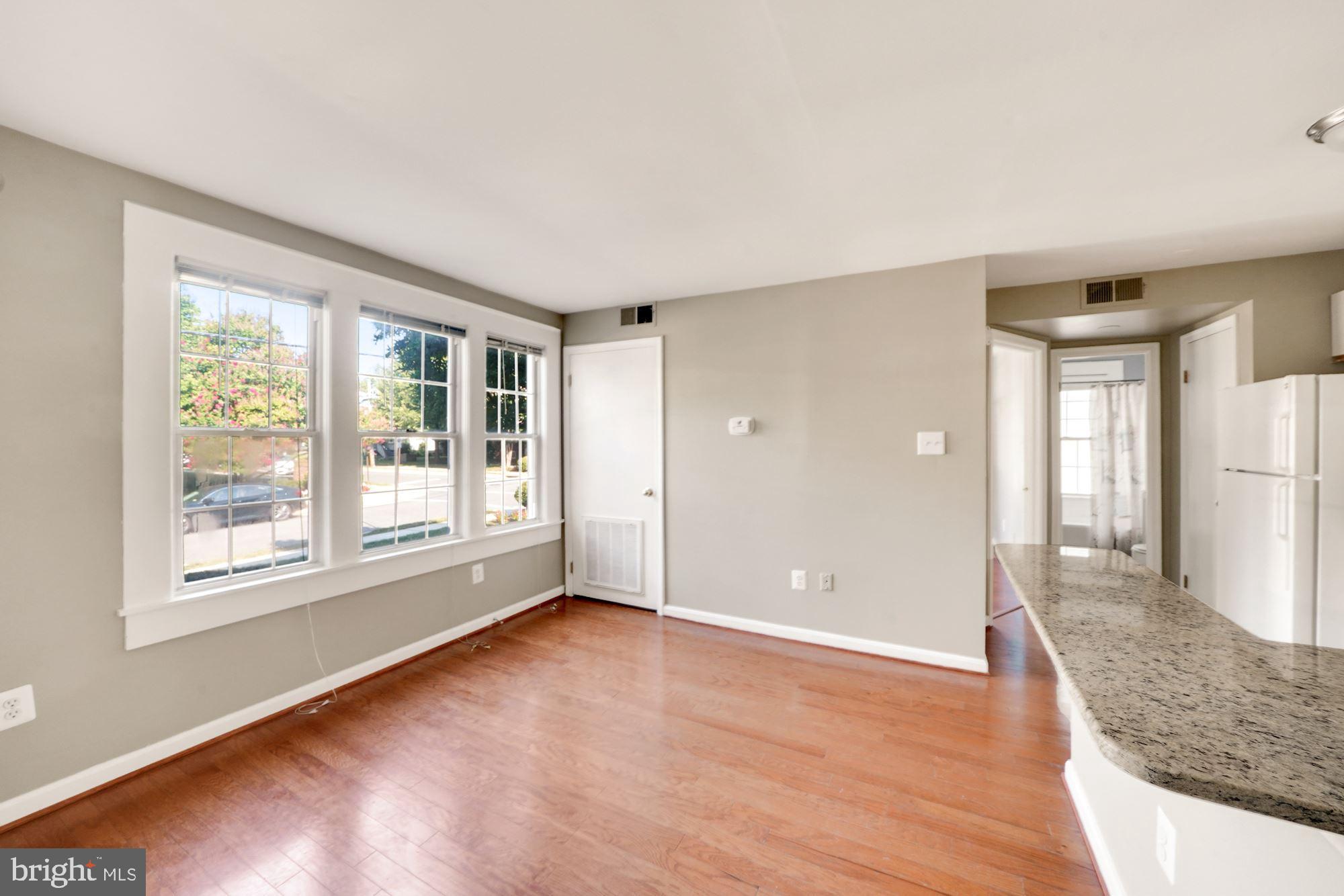 ALEXANDRIA SQUARE - Residential Lease