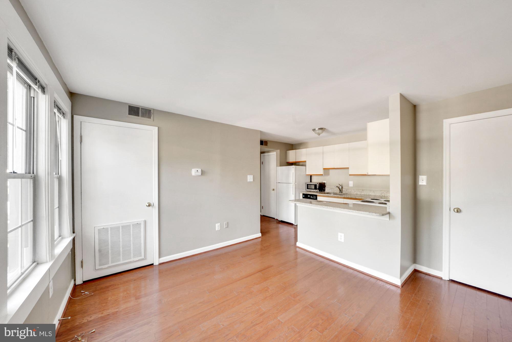 ALEXANDRIA SQUARE - Residential Lease