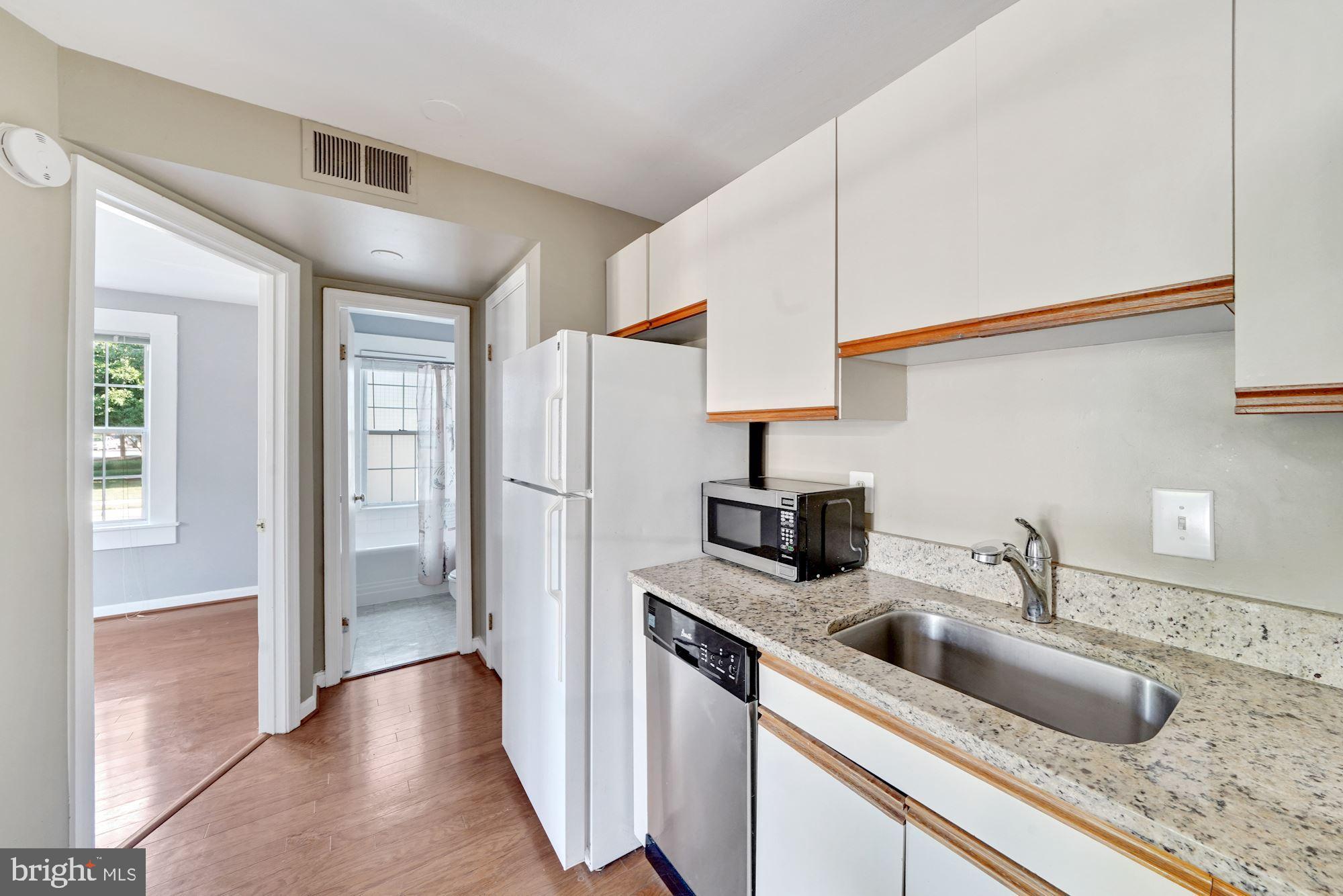 ALEXANDRIA SQUARE - Residential Lease