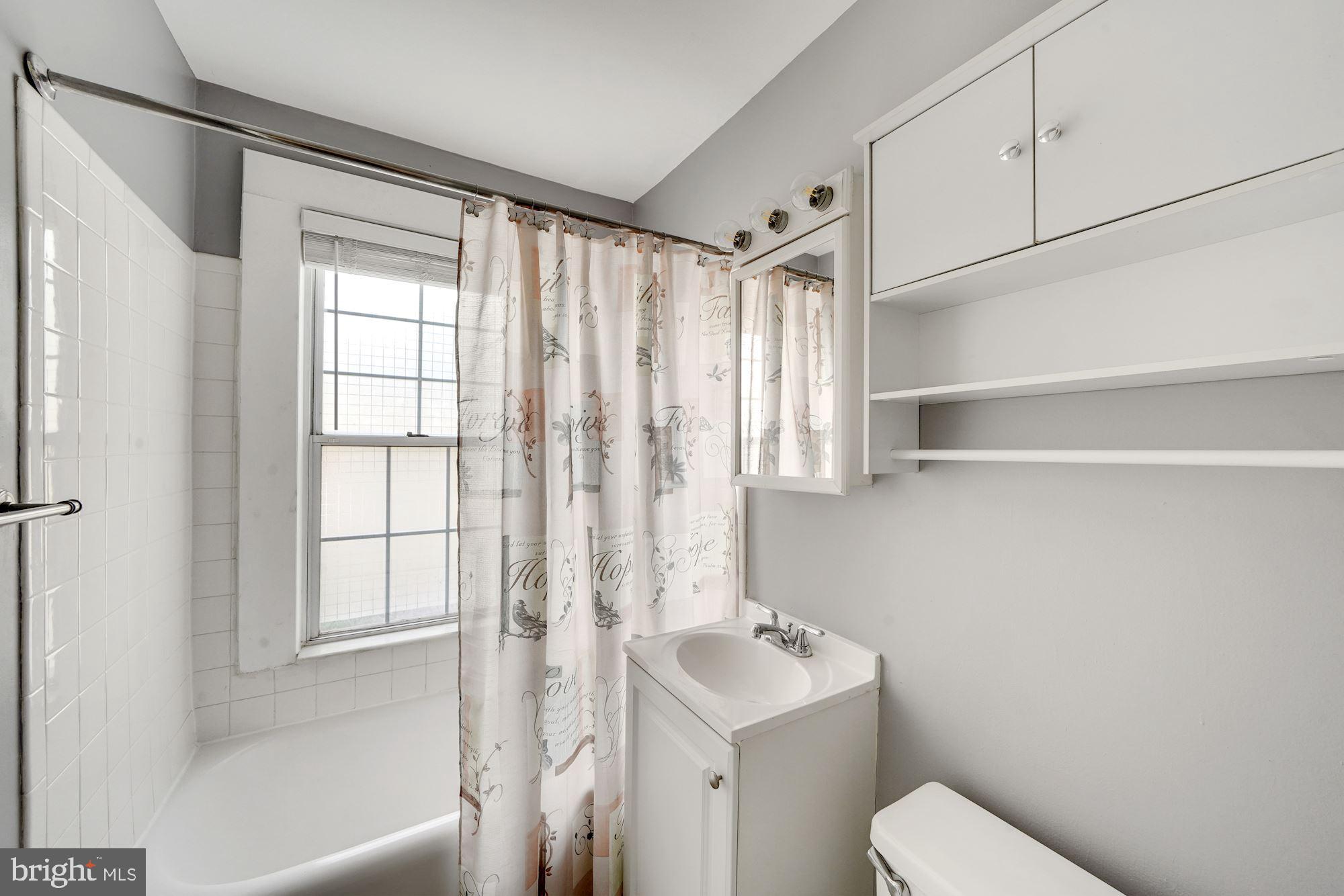 ALEXANDRIA SQUARE - Residential Lease