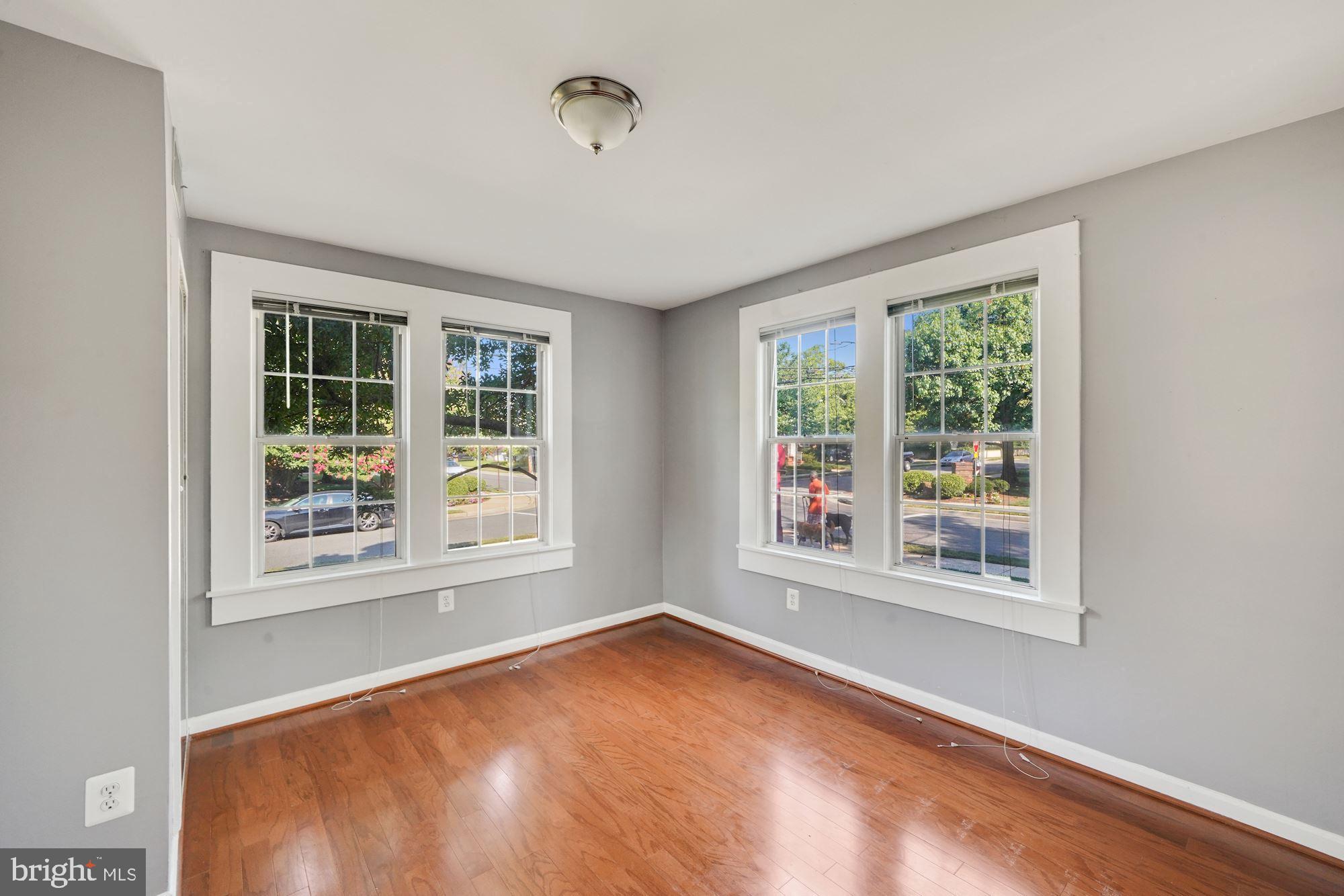 ALEXANDRIA SQUARE - Residential Lease