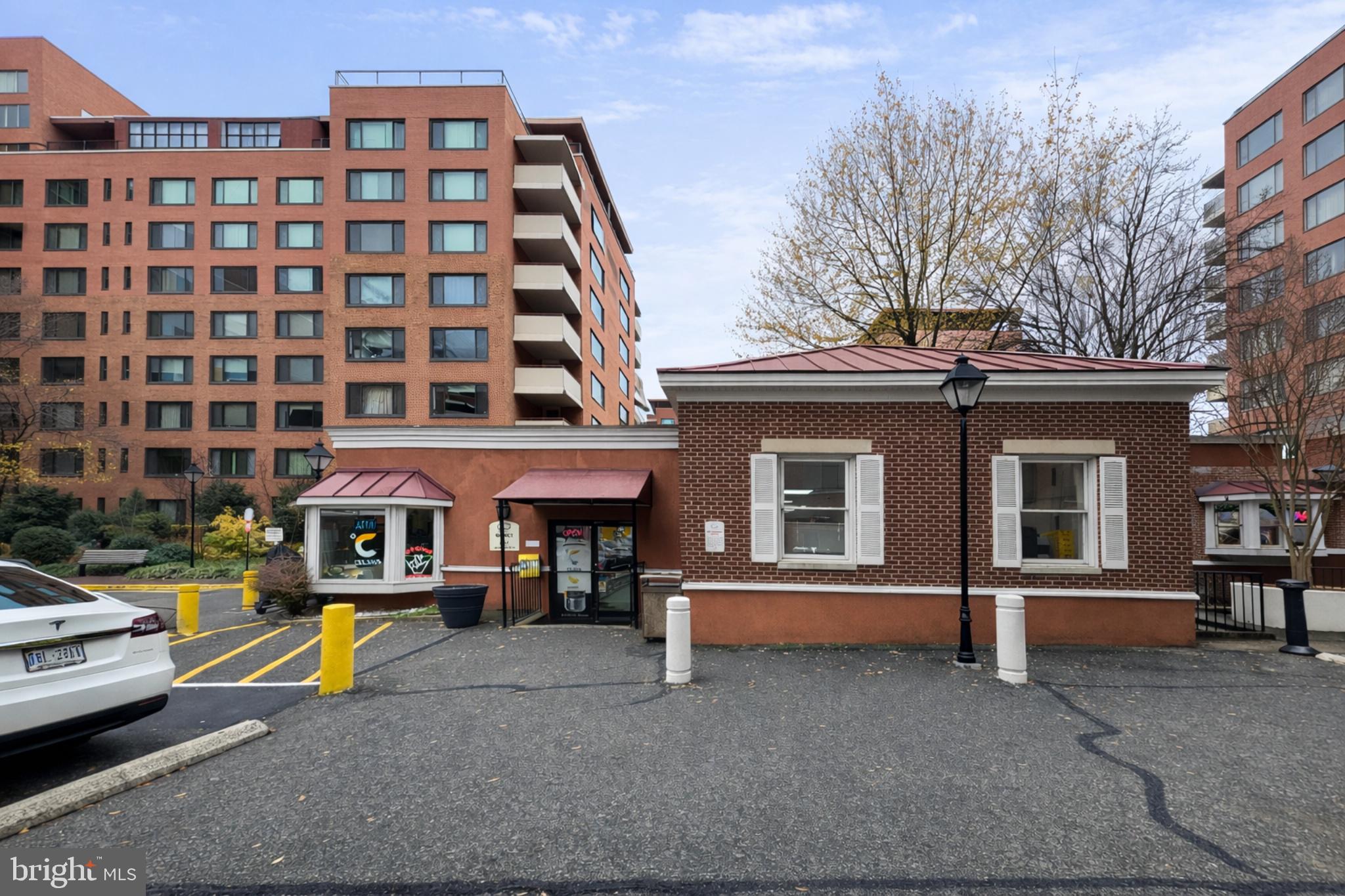 1121 ARLINGTON BOULEVARD 703