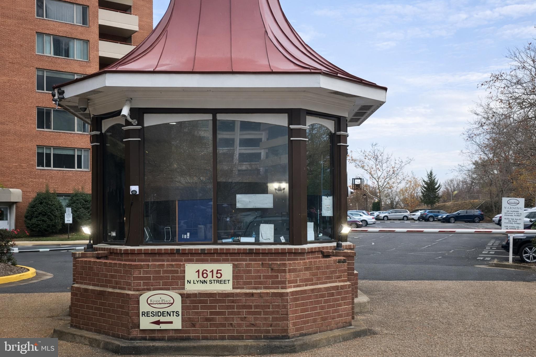 1121 ARLINGTON BOULEVARD 703
