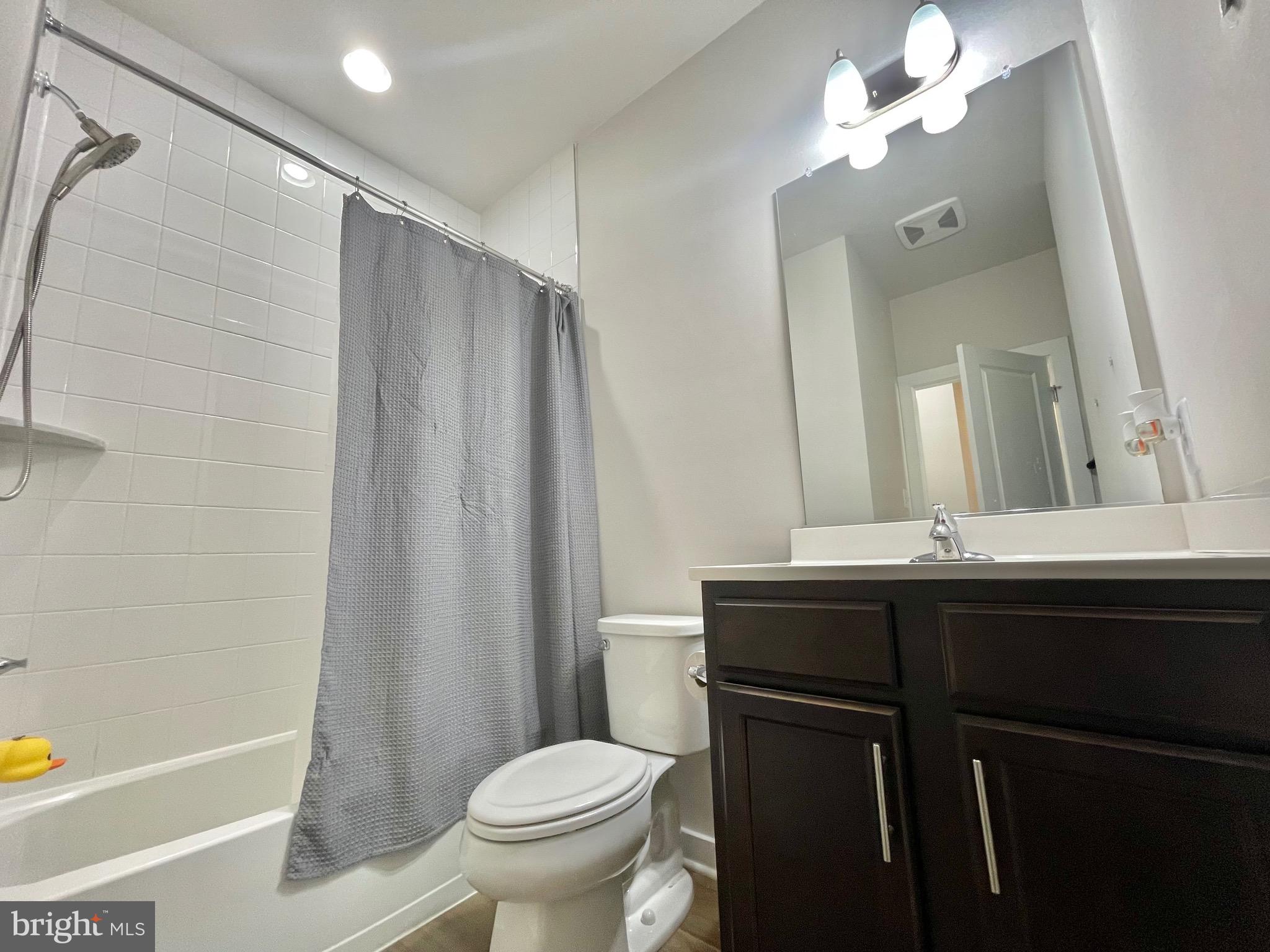 VILLAGES OF URBANA - Residential Lease