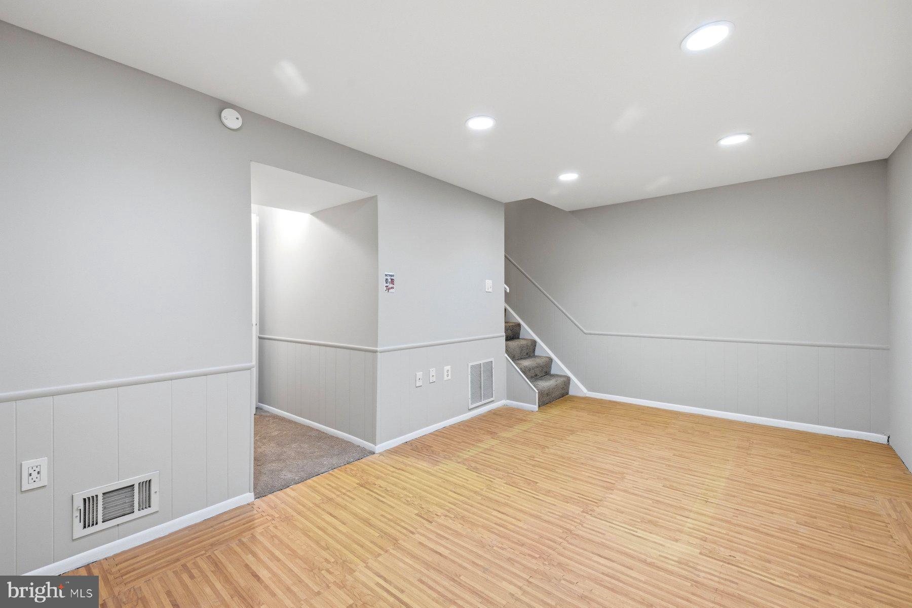 TOWNE CREST - Residential