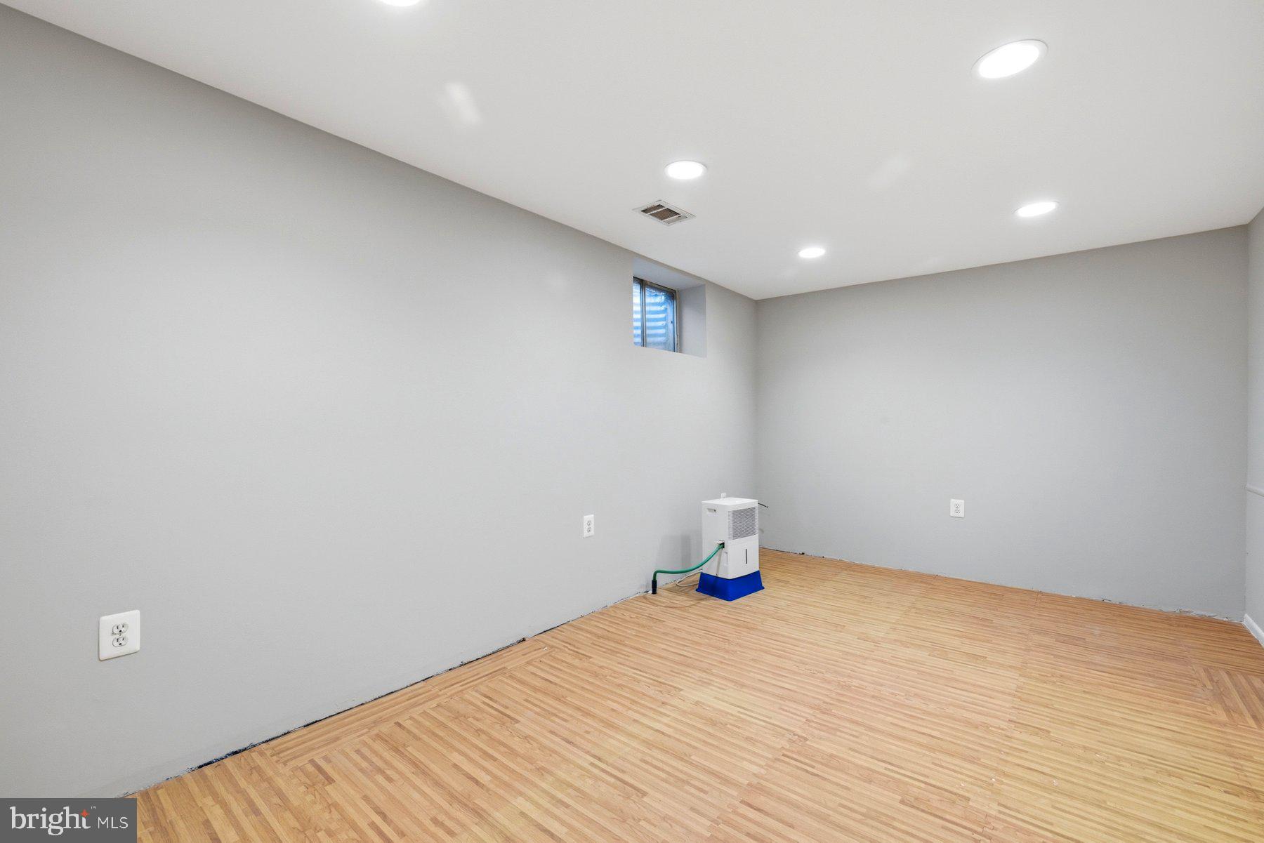 TOWNE CREST - Residential