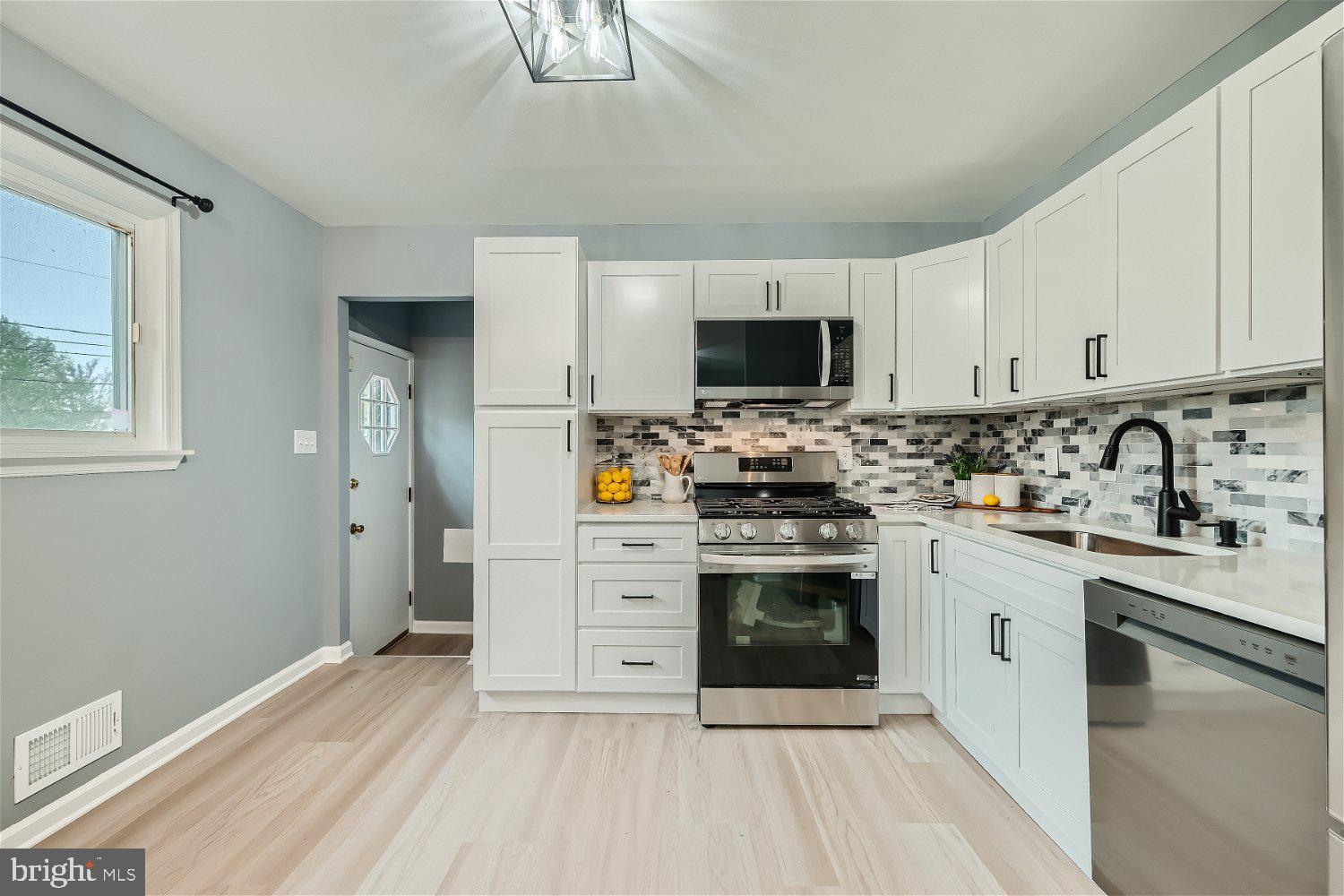 WINDSOR FARMS - Residential