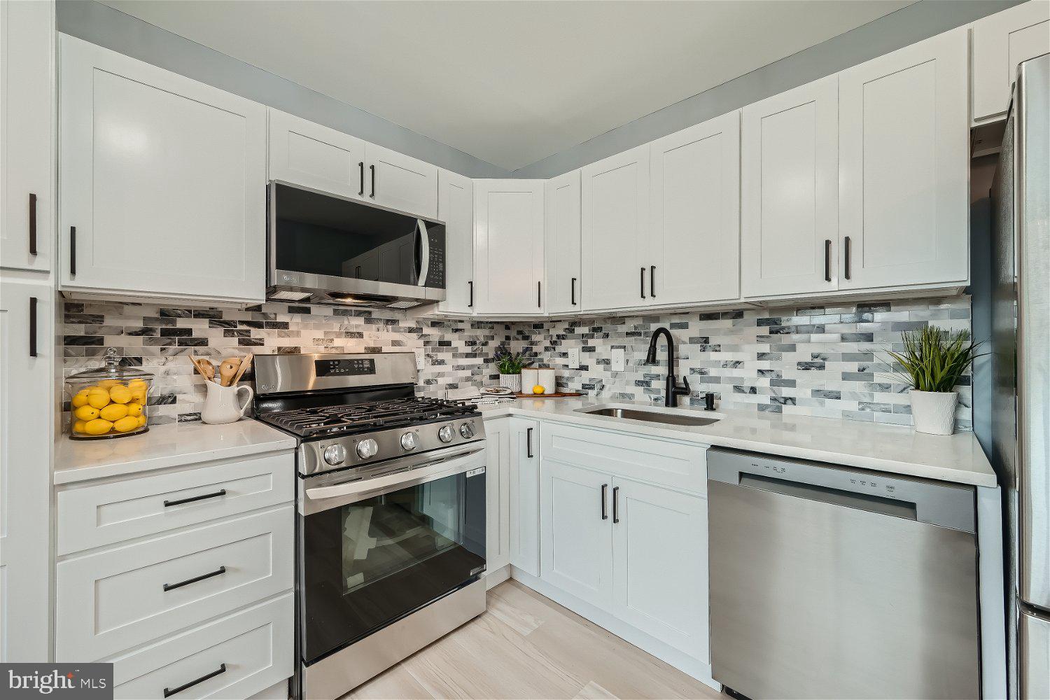 WINDSOR FARMS - Residential