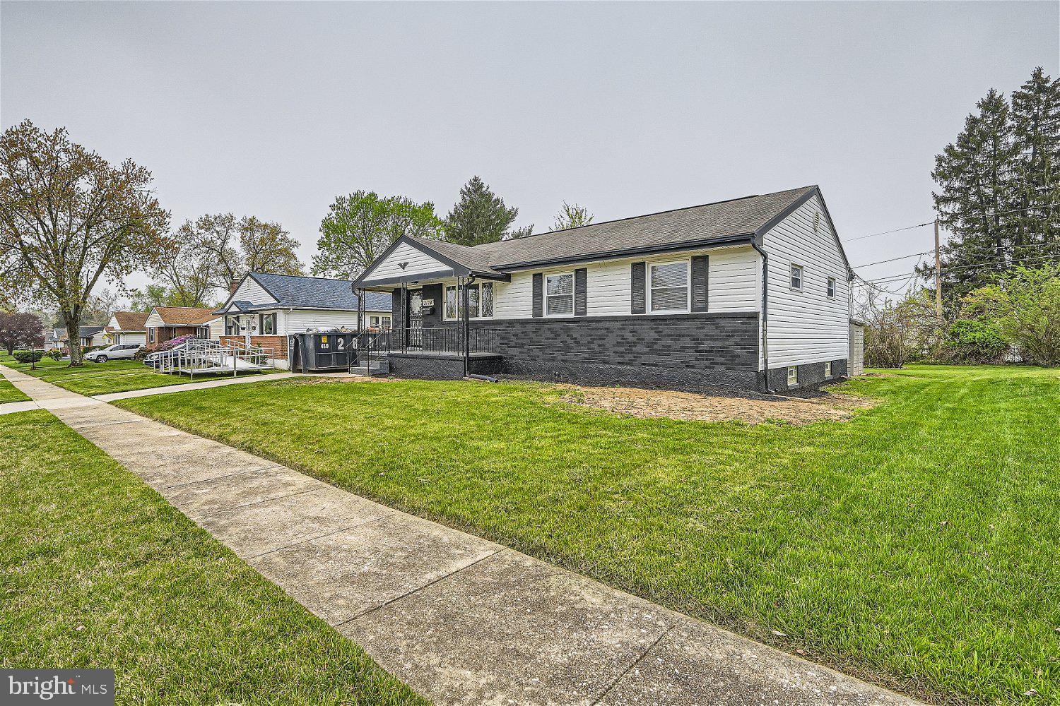 WINDSOR FARMS - Residential