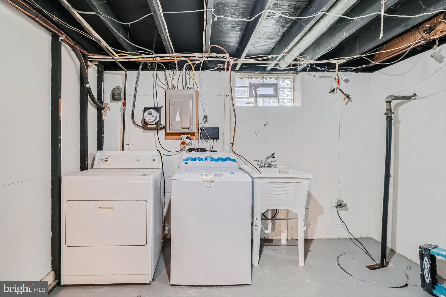 WINDSOR FARMS - Residential