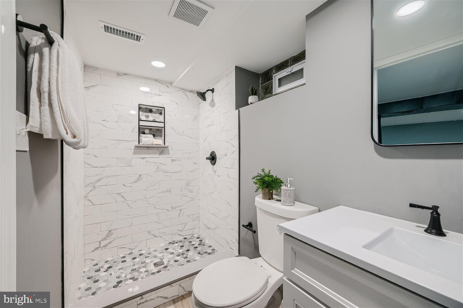 WINDSOR FARMS - Residential