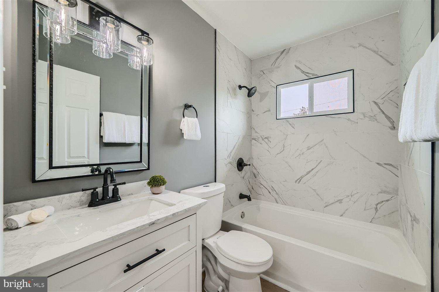 WINDSOR FARMS - Residential