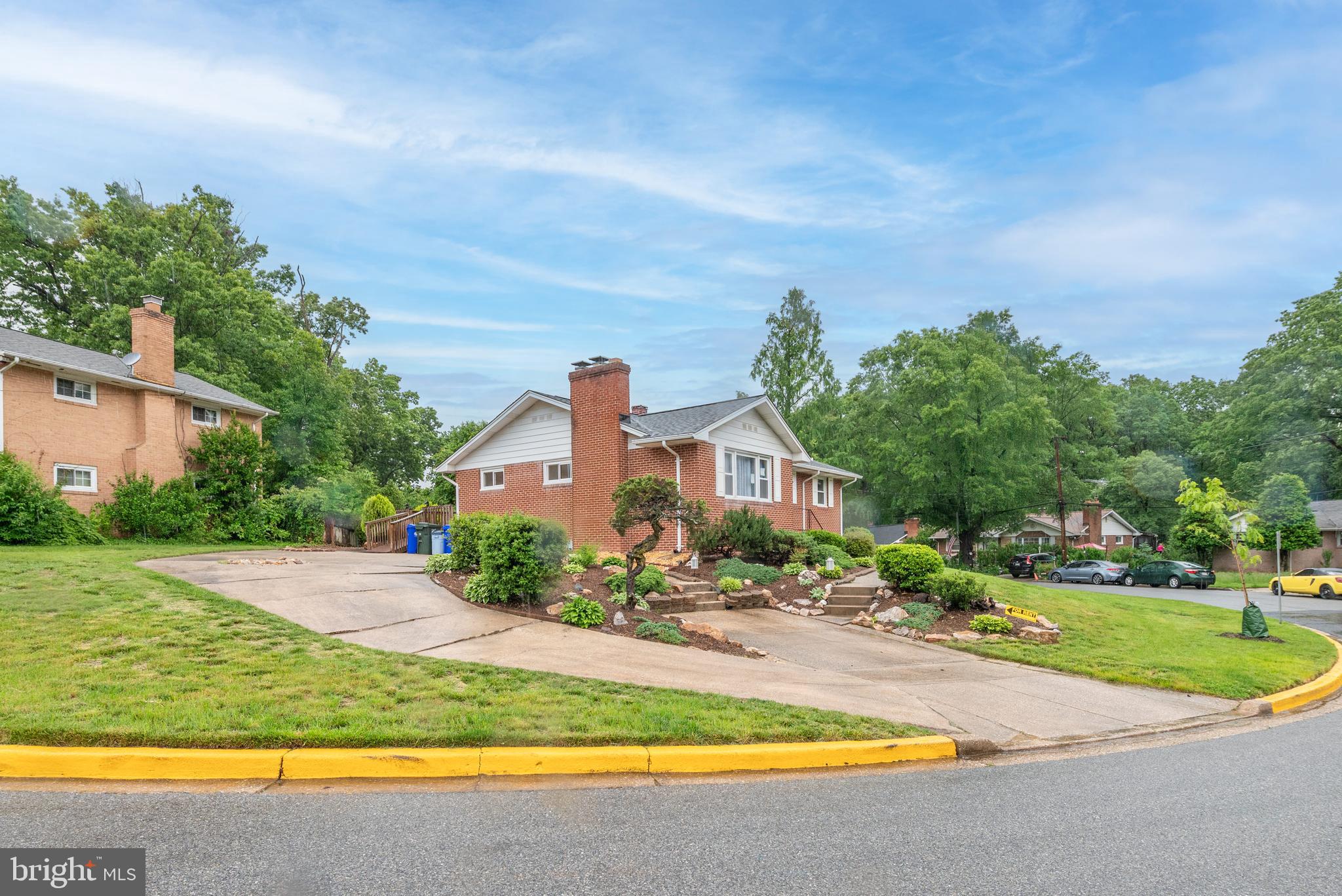 Totally renovated home. Near University of Maryland. Rent includes: one bedroom and bath, utilities ( electricity, water and gas). Cleaning services once a month common areas kitchen and bathrooms. Landscaping services. Bedrooms can be furnished or unfurnished case by case.
Agent is an owner.