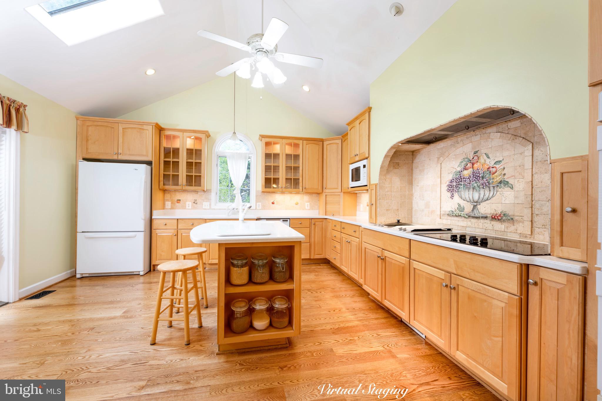 9841 MEADOWCROFT LANE