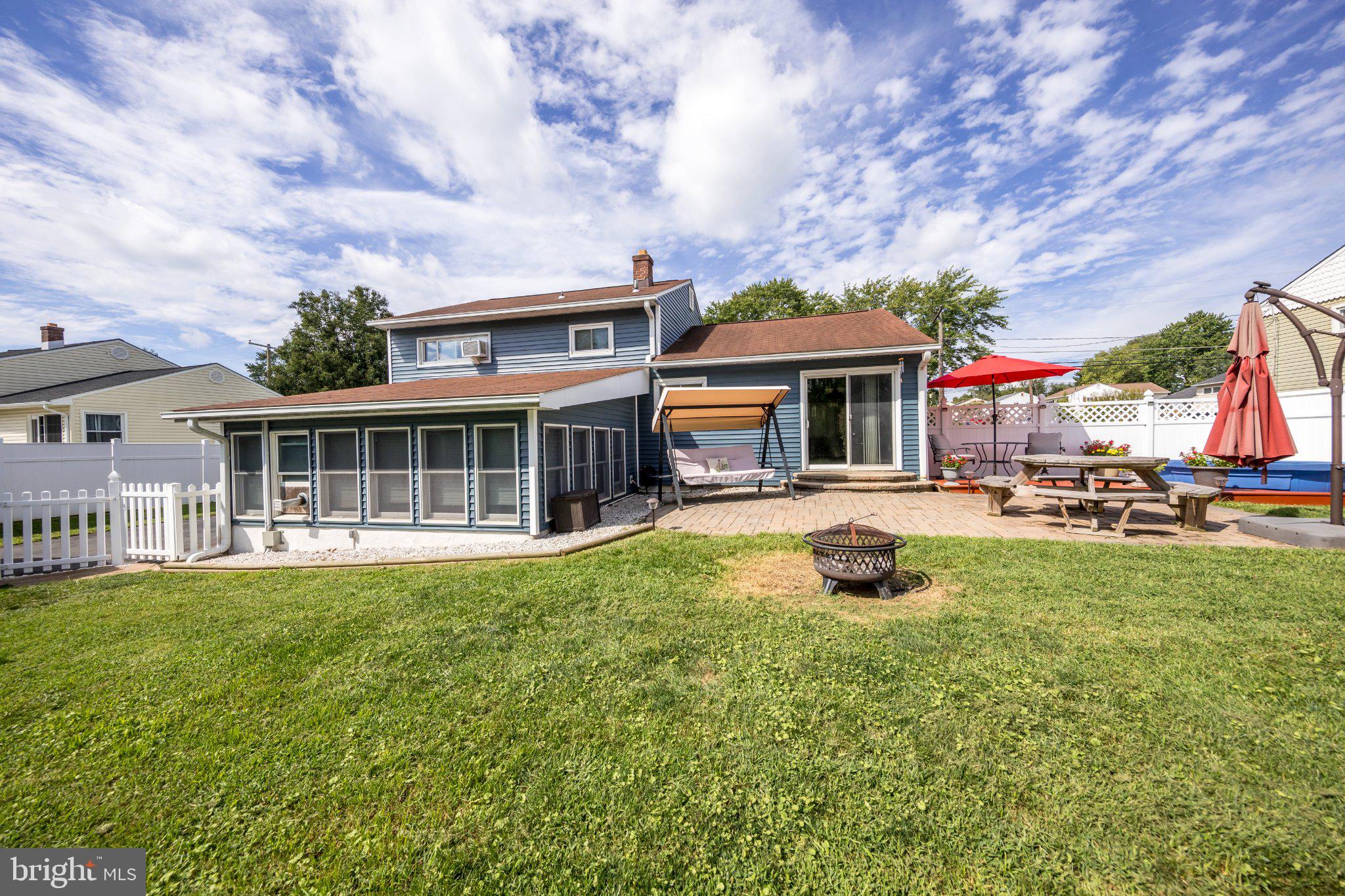 427 ROBERTS WAY