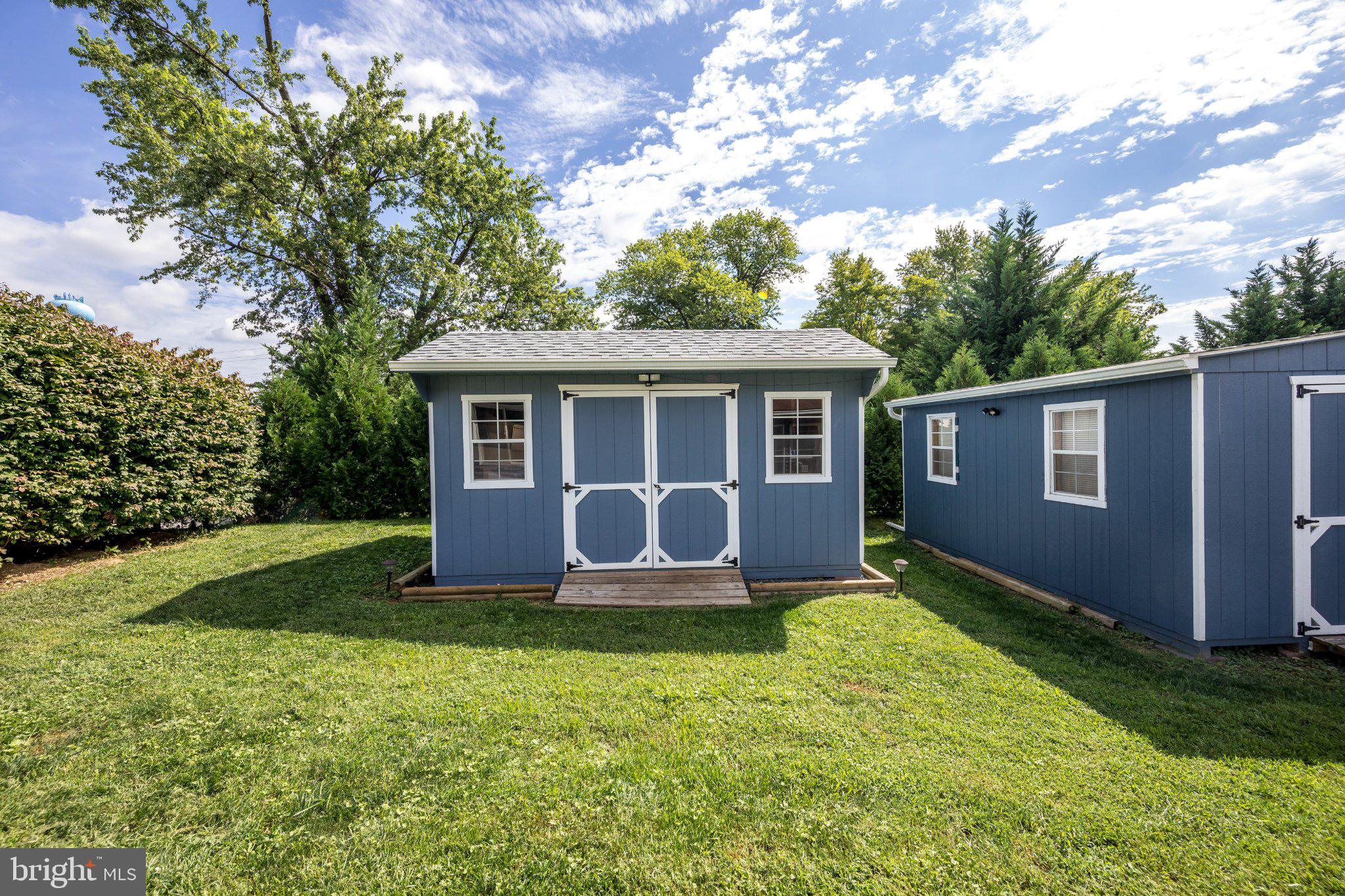 427 ROBERTS WAY