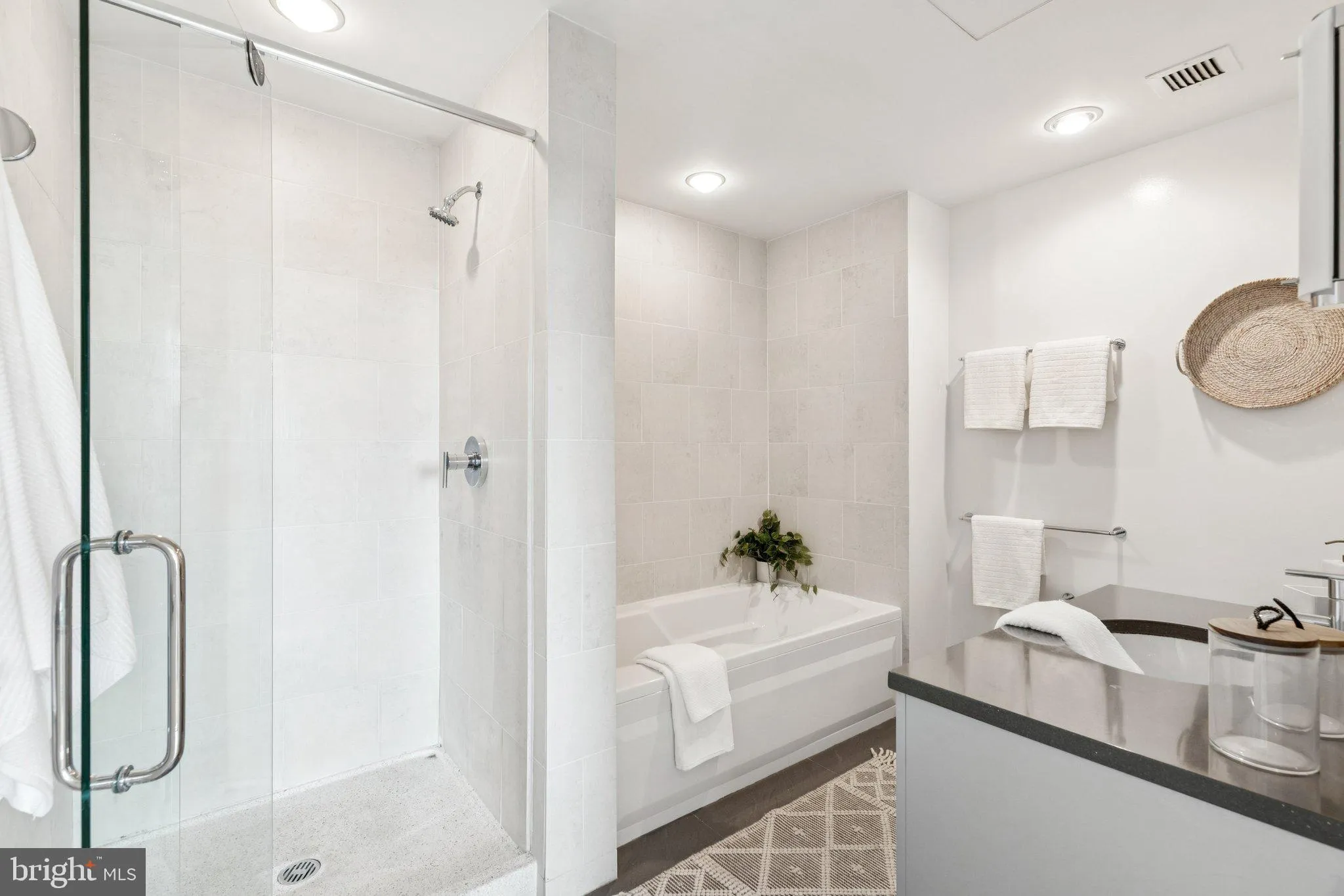 Philadelphia, Pennsylvania 19103, United States, 1 Bedroom Bedrooms, ,1 BathroomBathrooms,Residential,Coming Soon,209292