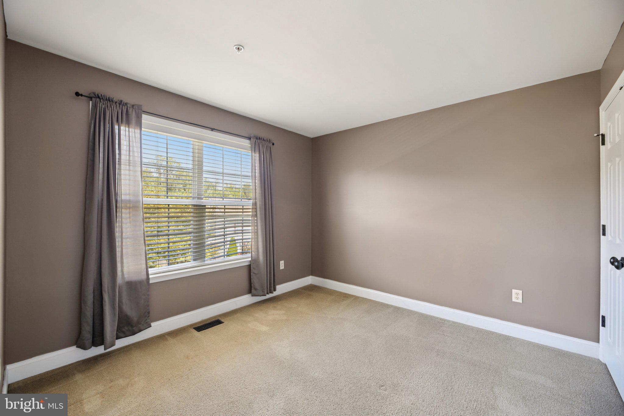 TWIN ARCH CROSSING - Residential