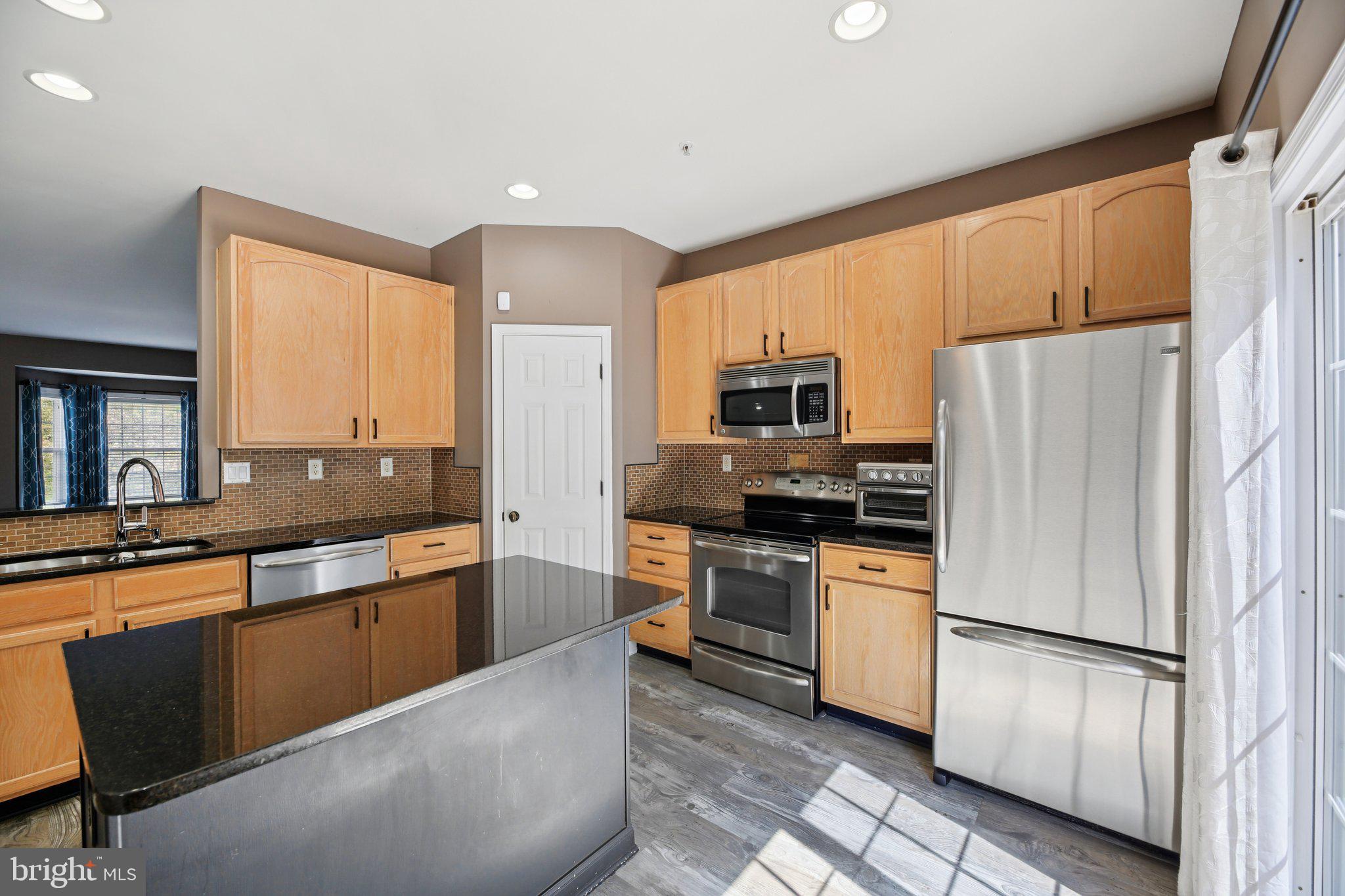 TWIN ARCH CROSSING - Residential