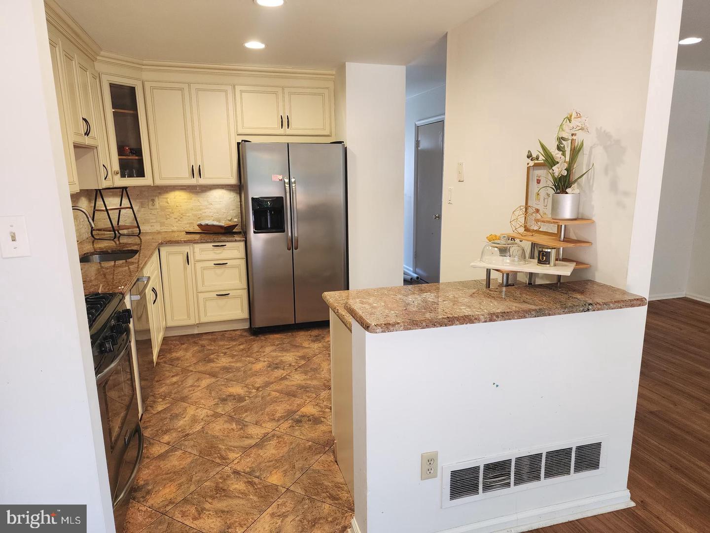 25 FORSYTHIA COURT