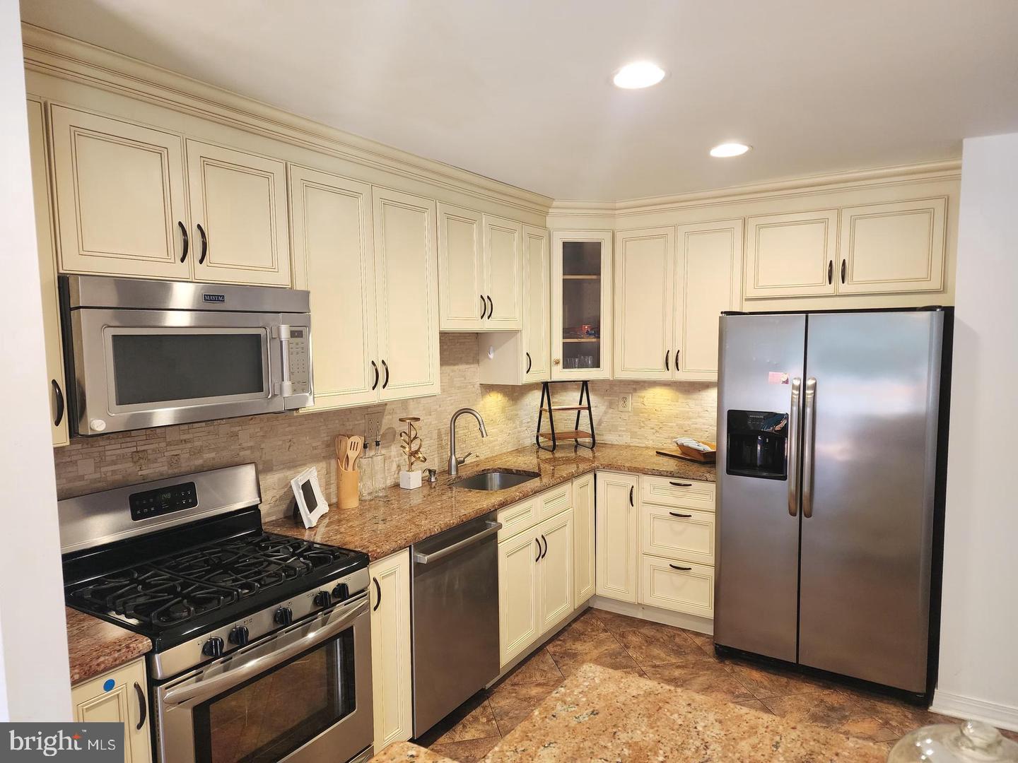 25 FORSYTHIA COURT