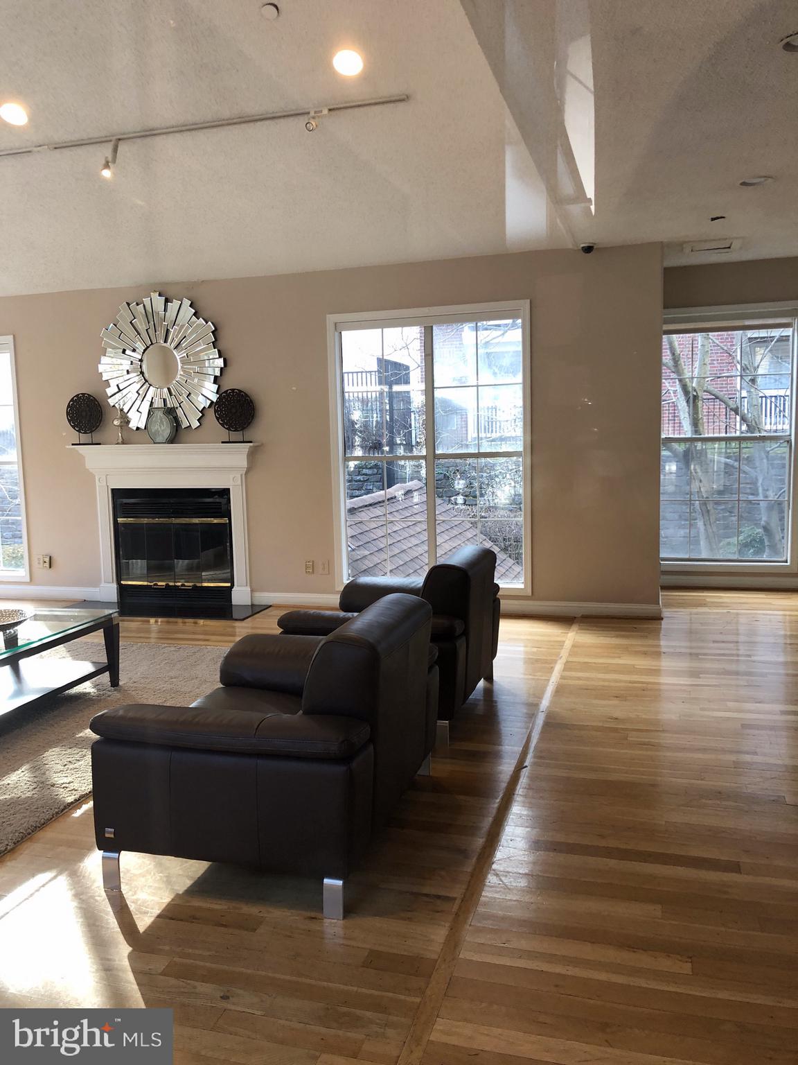 FOUNTAINS AT MCLEAN - Residential Lease