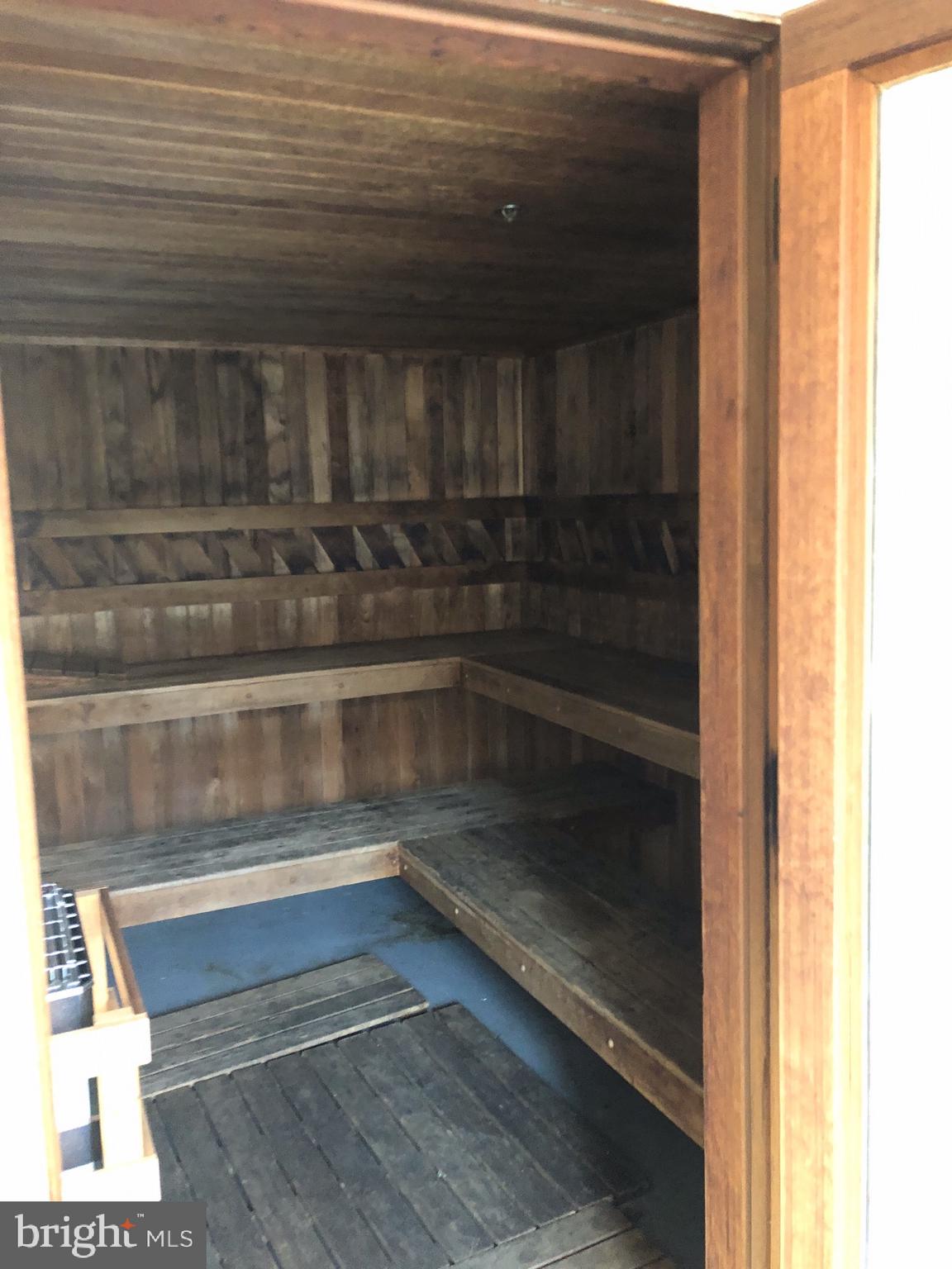 FOUNTAINS AT MCLEAN - Residential Lease