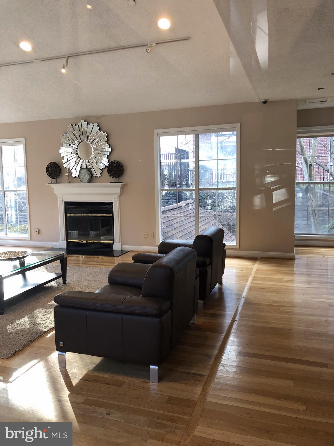 FOUNTAINS AT MCLEAN - Residential Lease