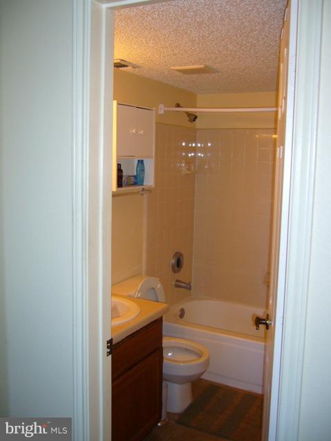 FOUNTAINS AT MCLEAN - Residential Lease