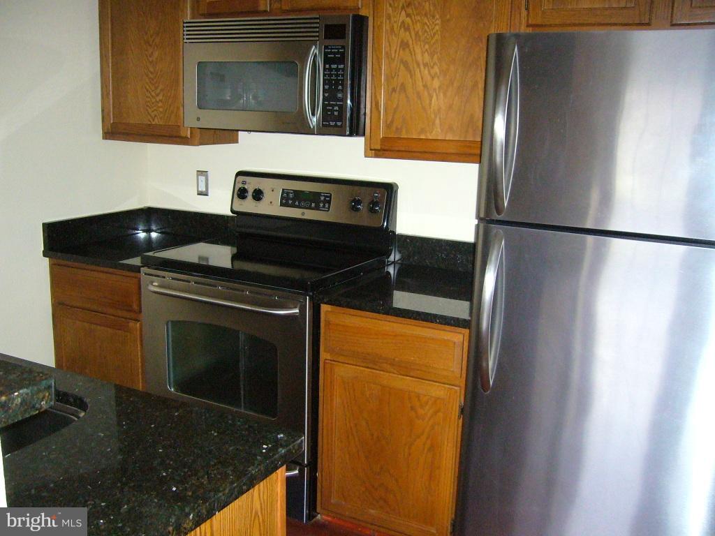 FOUNTAINS AT MCLEAN - Residential Lease