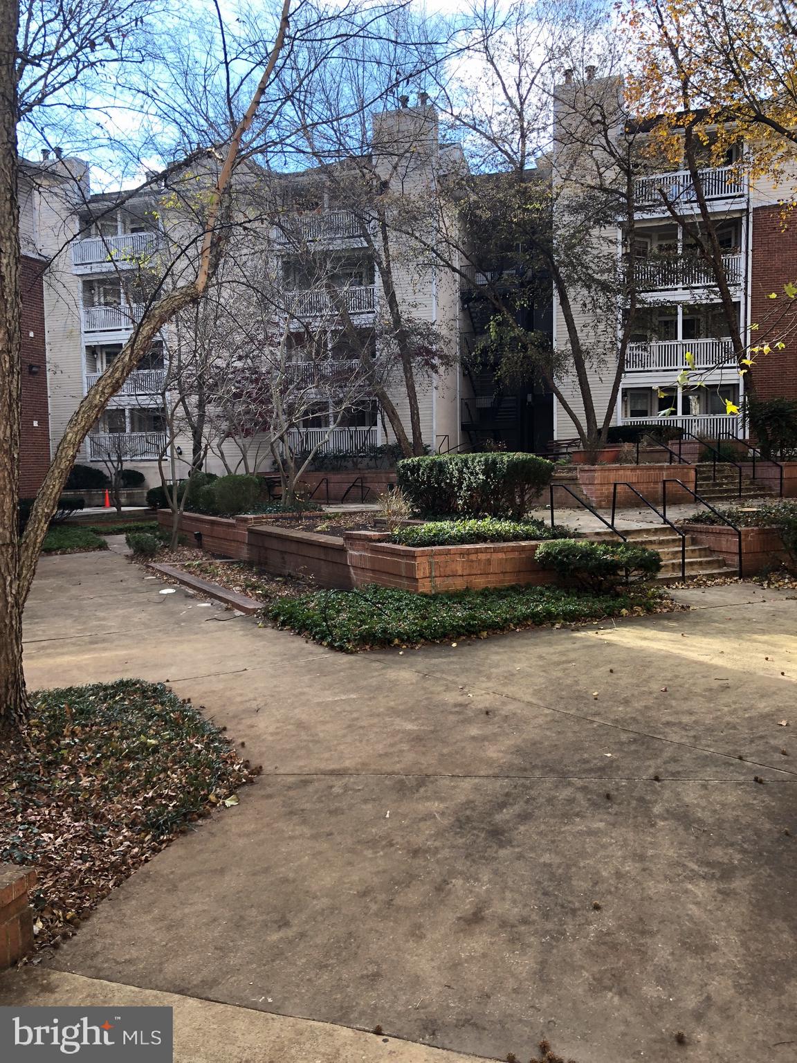 FOUNTAINS AT MCLEAN - Residential Lease