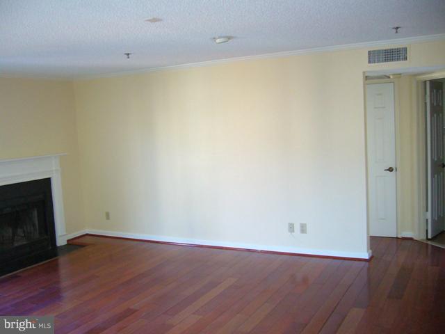 FOUNTAINS AT MCLEAN - Residential Lease