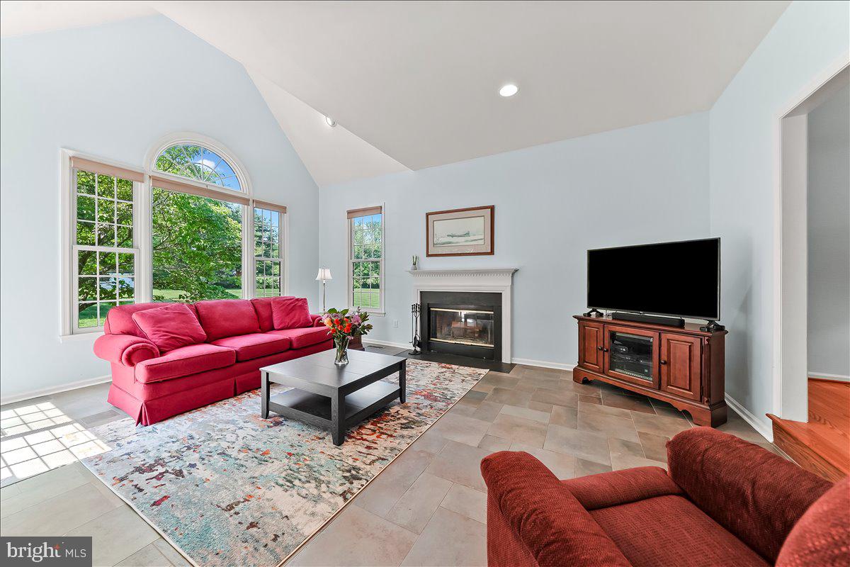 INDIAN HILL - Residential