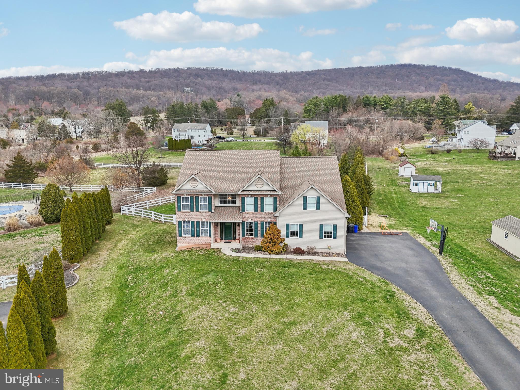 WOODS EDGE - Residential