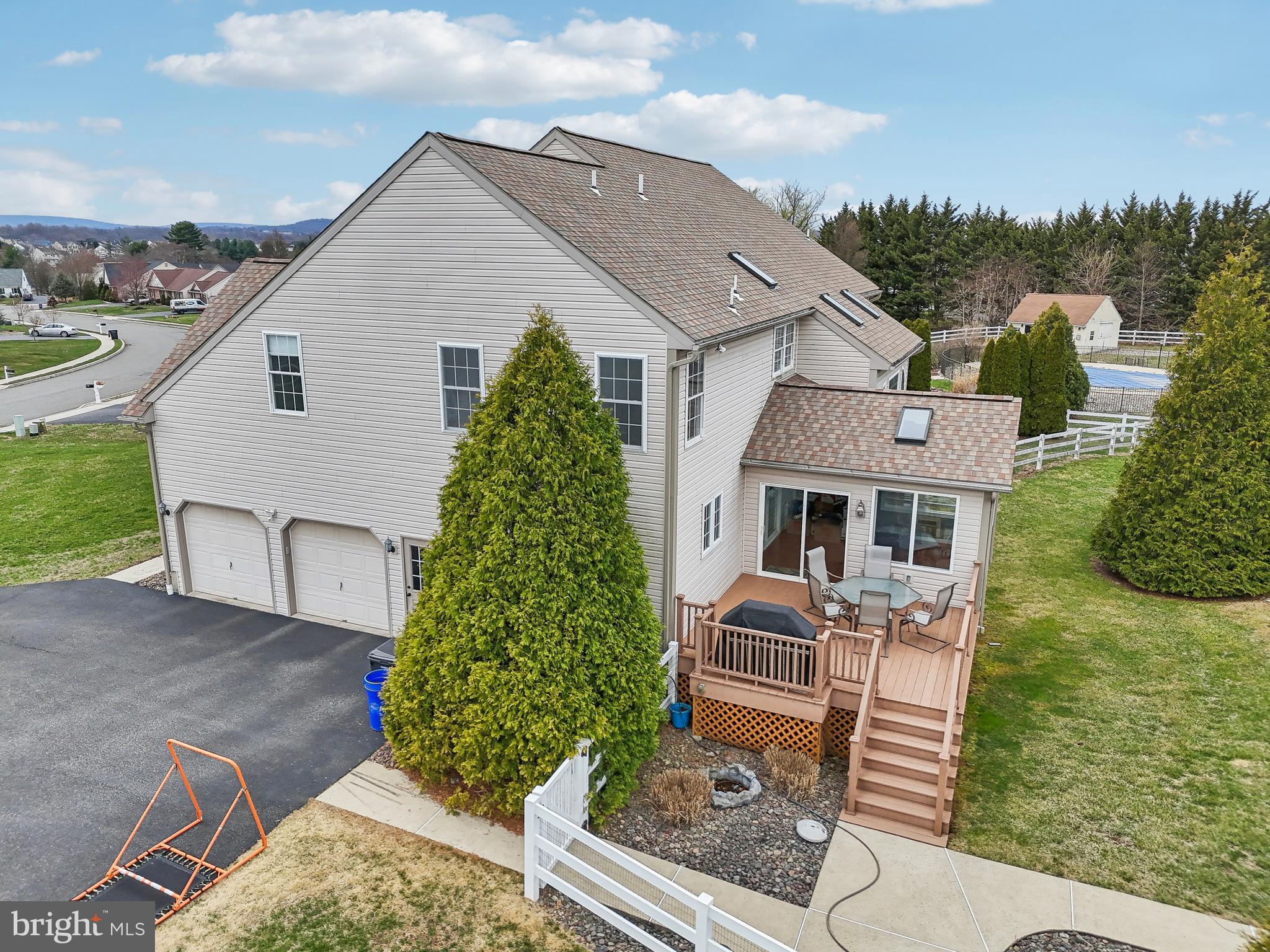 WOODS EDGE - Residential