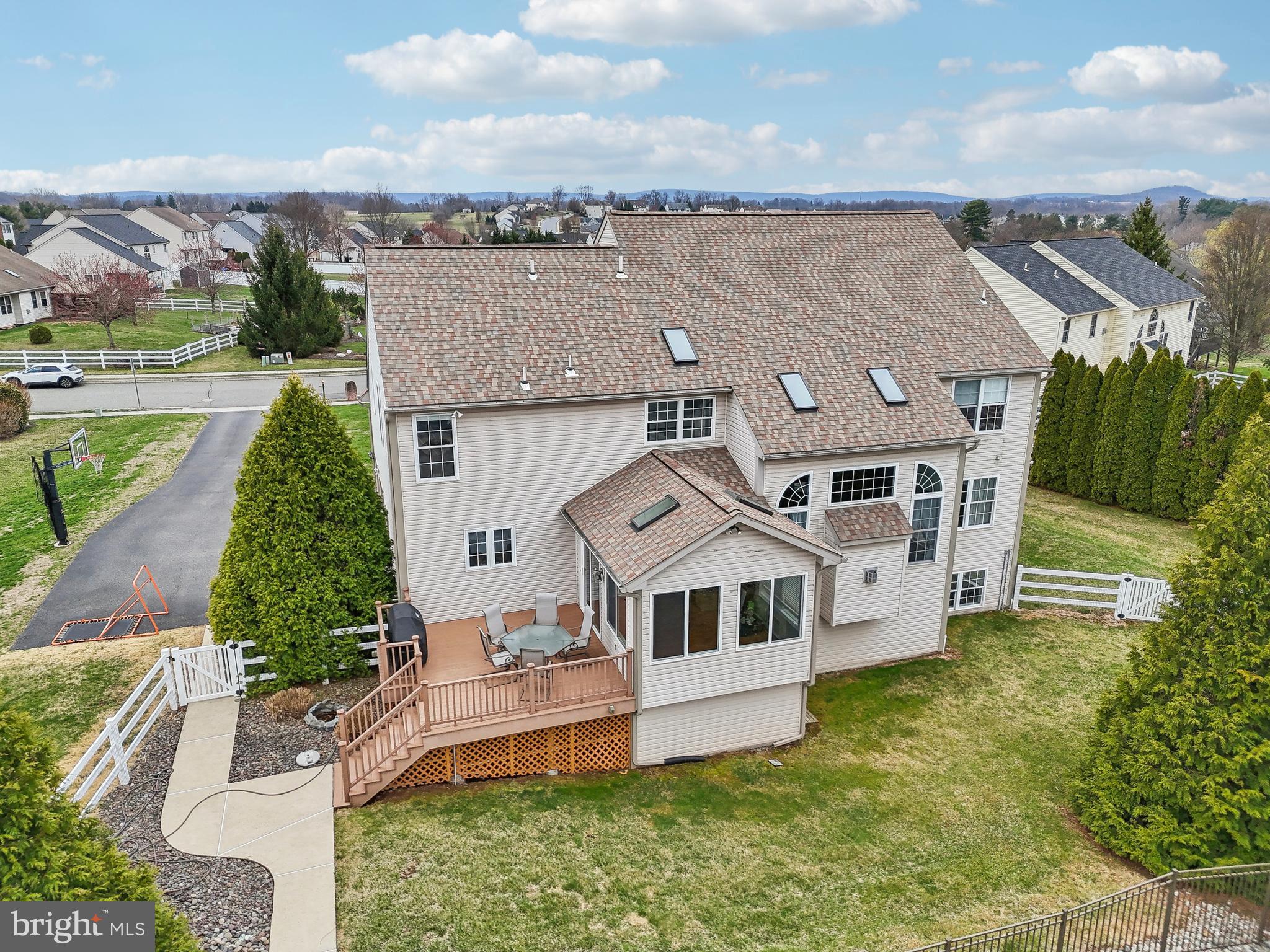 WOODS EDGE - Residential