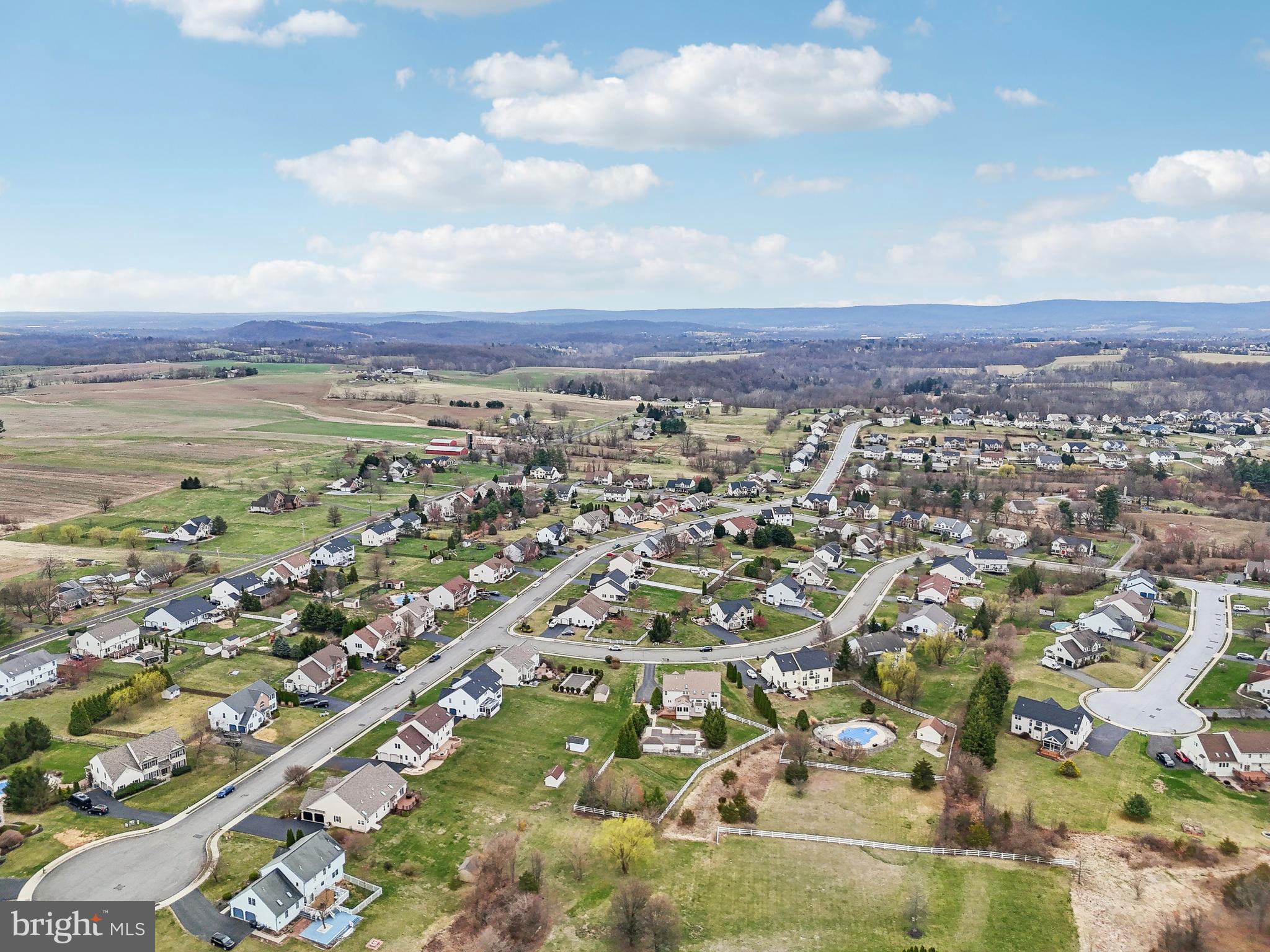 WOODS EDGE - Residential