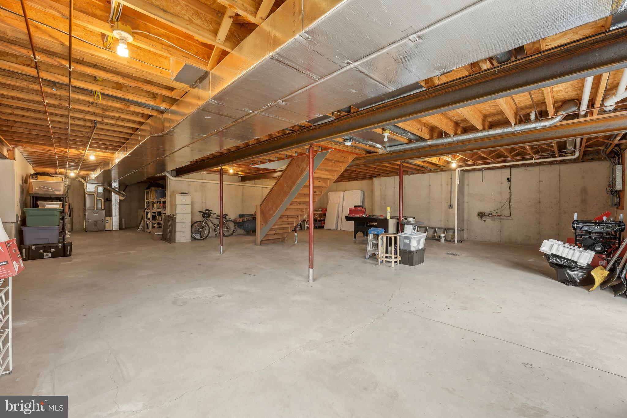 WOODS EDGE - Residential