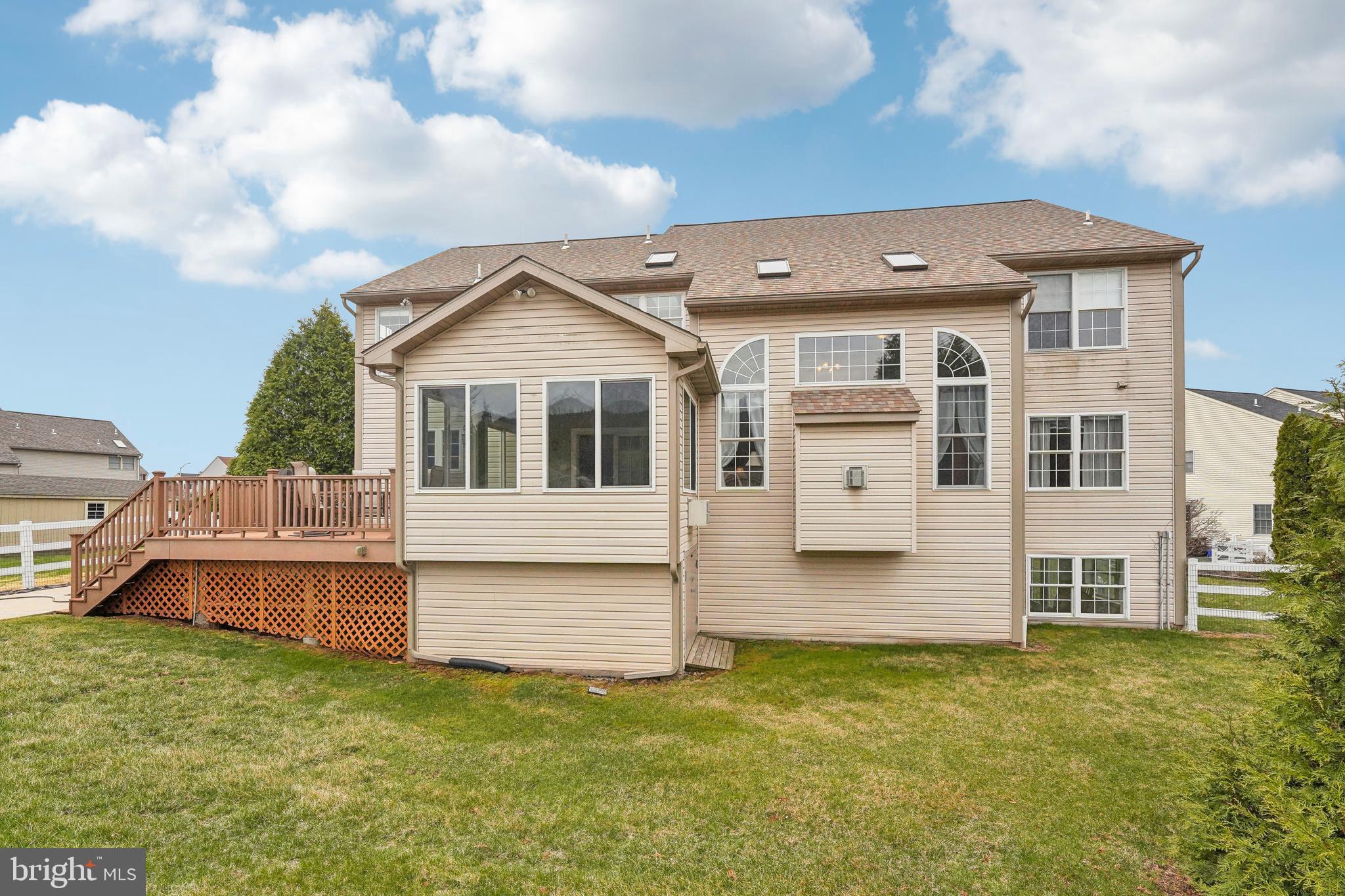 WOODS EDGE - Residential