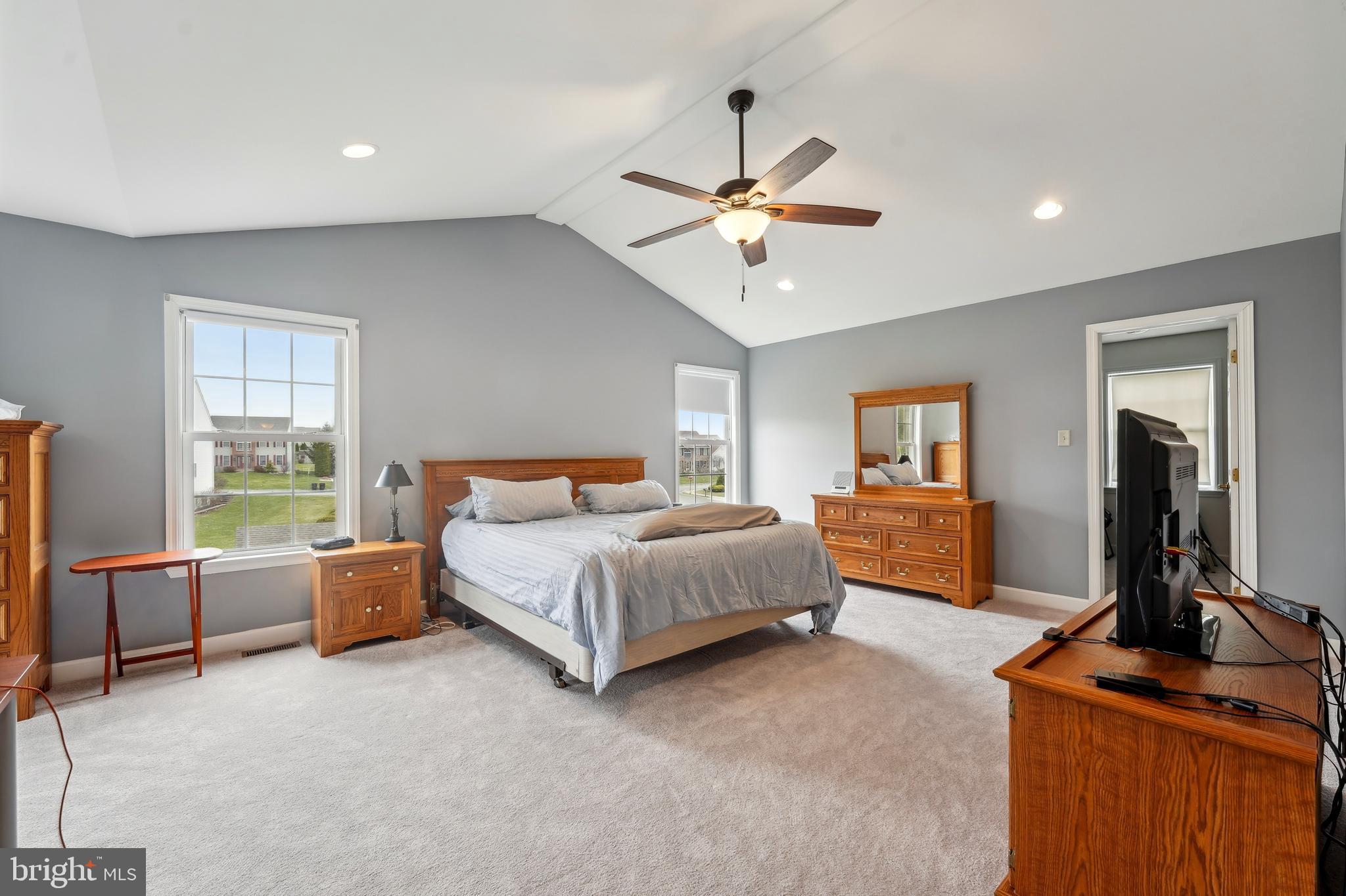 WOODS EDGE - Residential