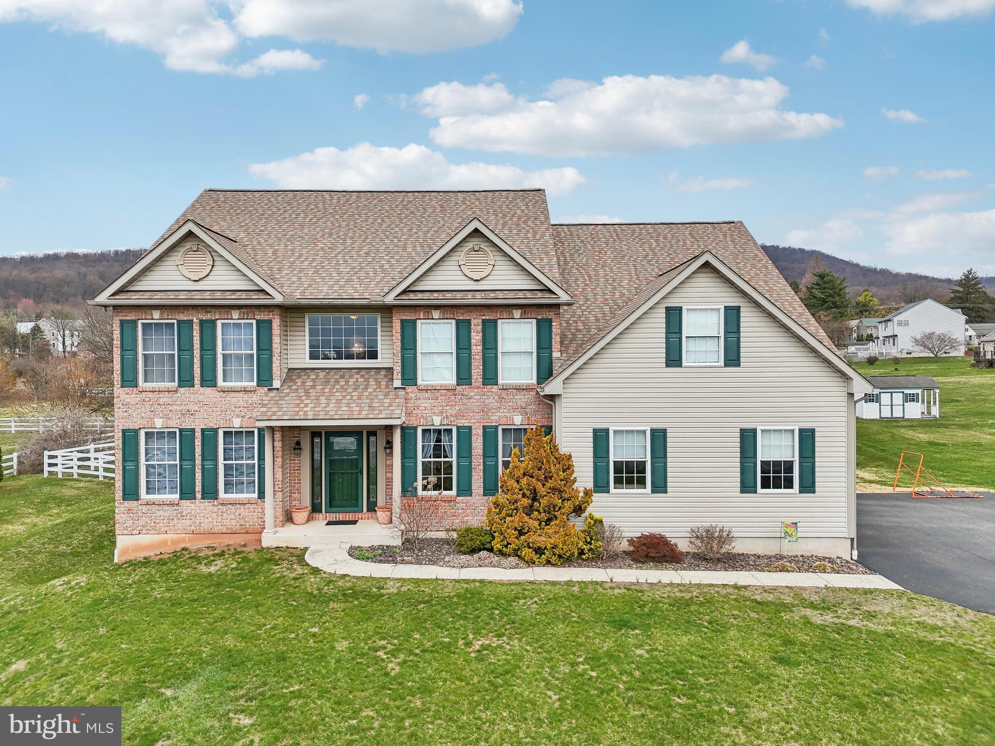 WOODS EDGE - Residential