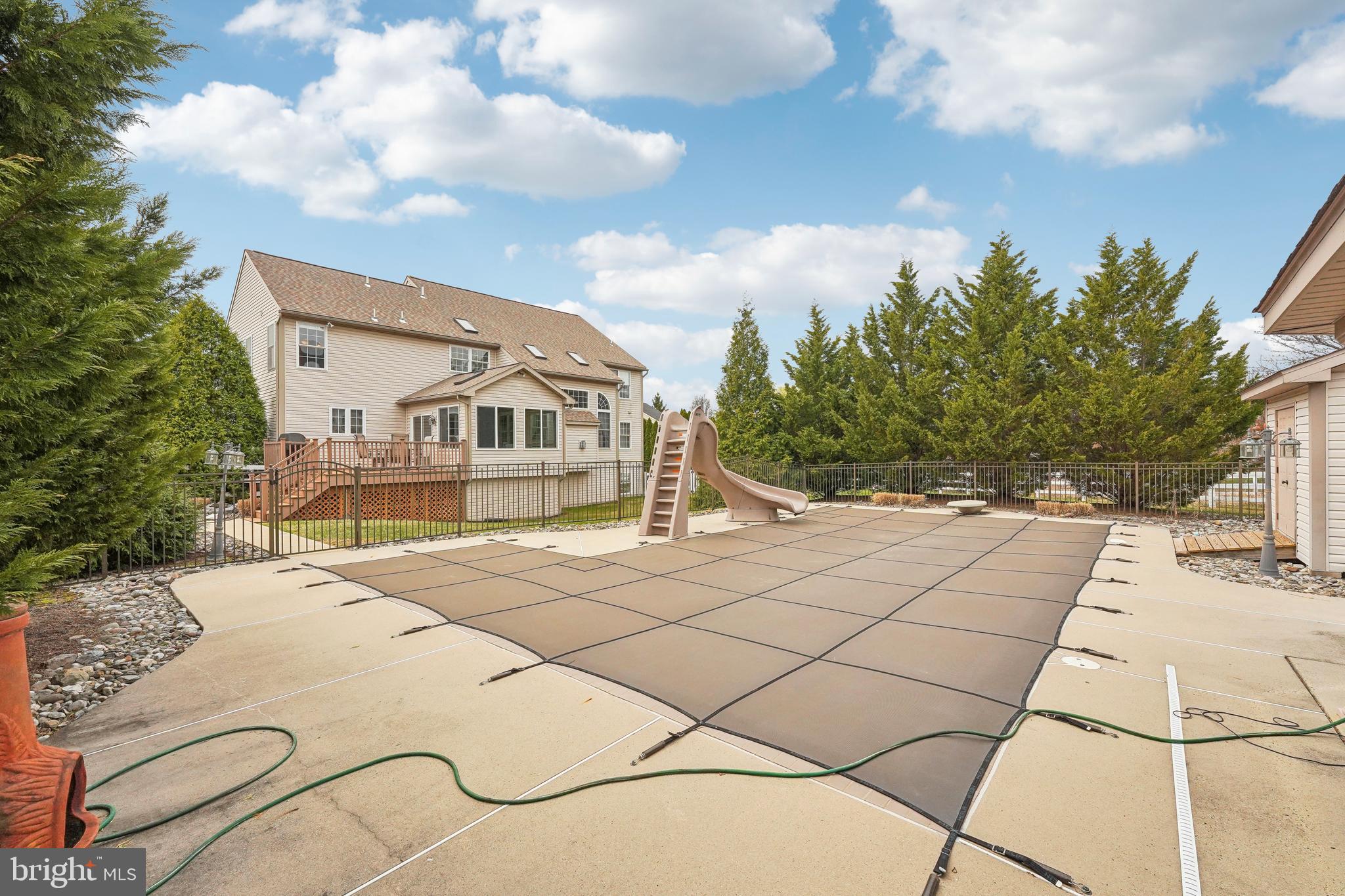 WOODS EDGE - Residential