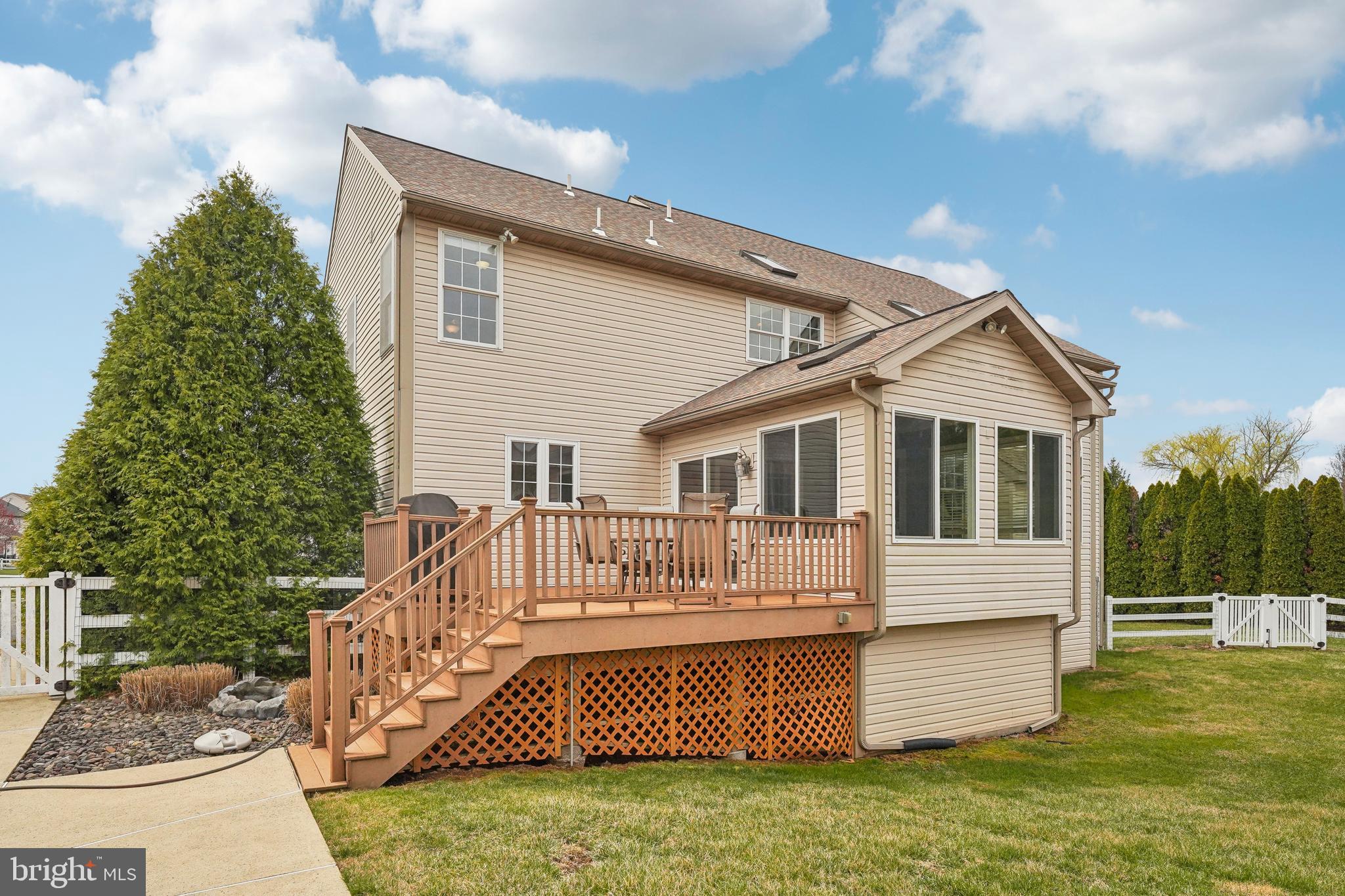 WOODS EDGE - Residential