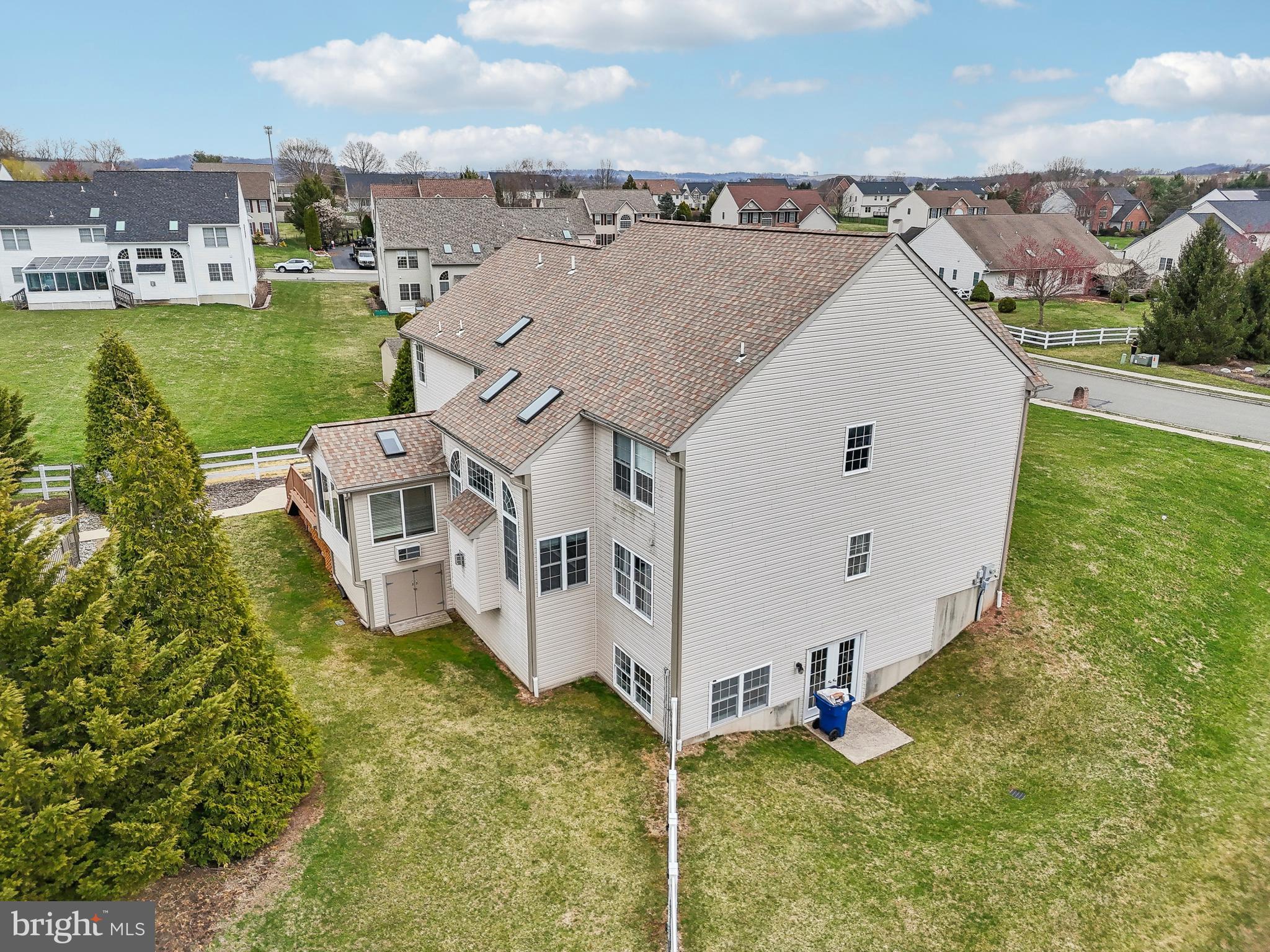 WOODS EDGE - Residential