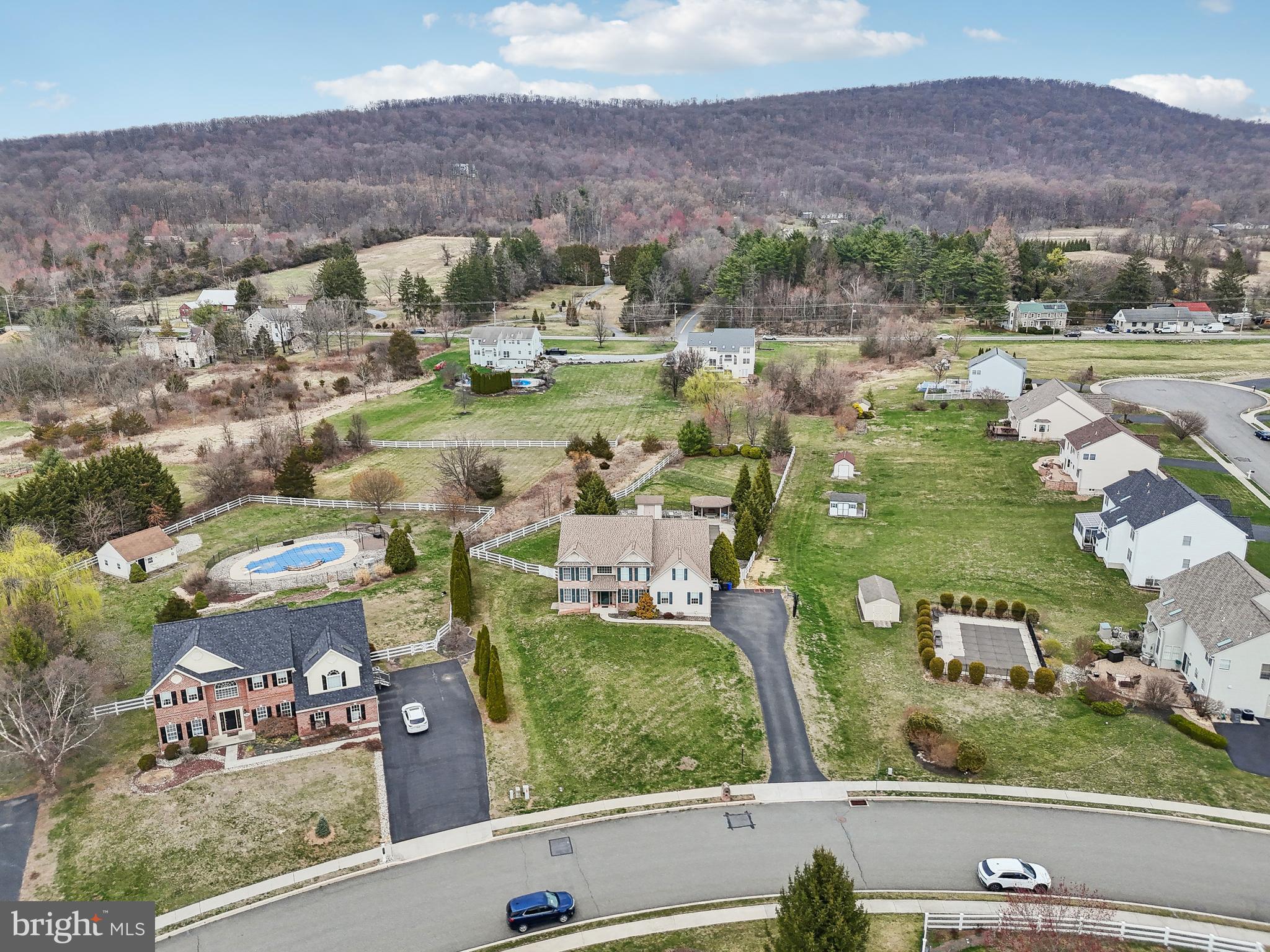 WOODS EDGE - Residential