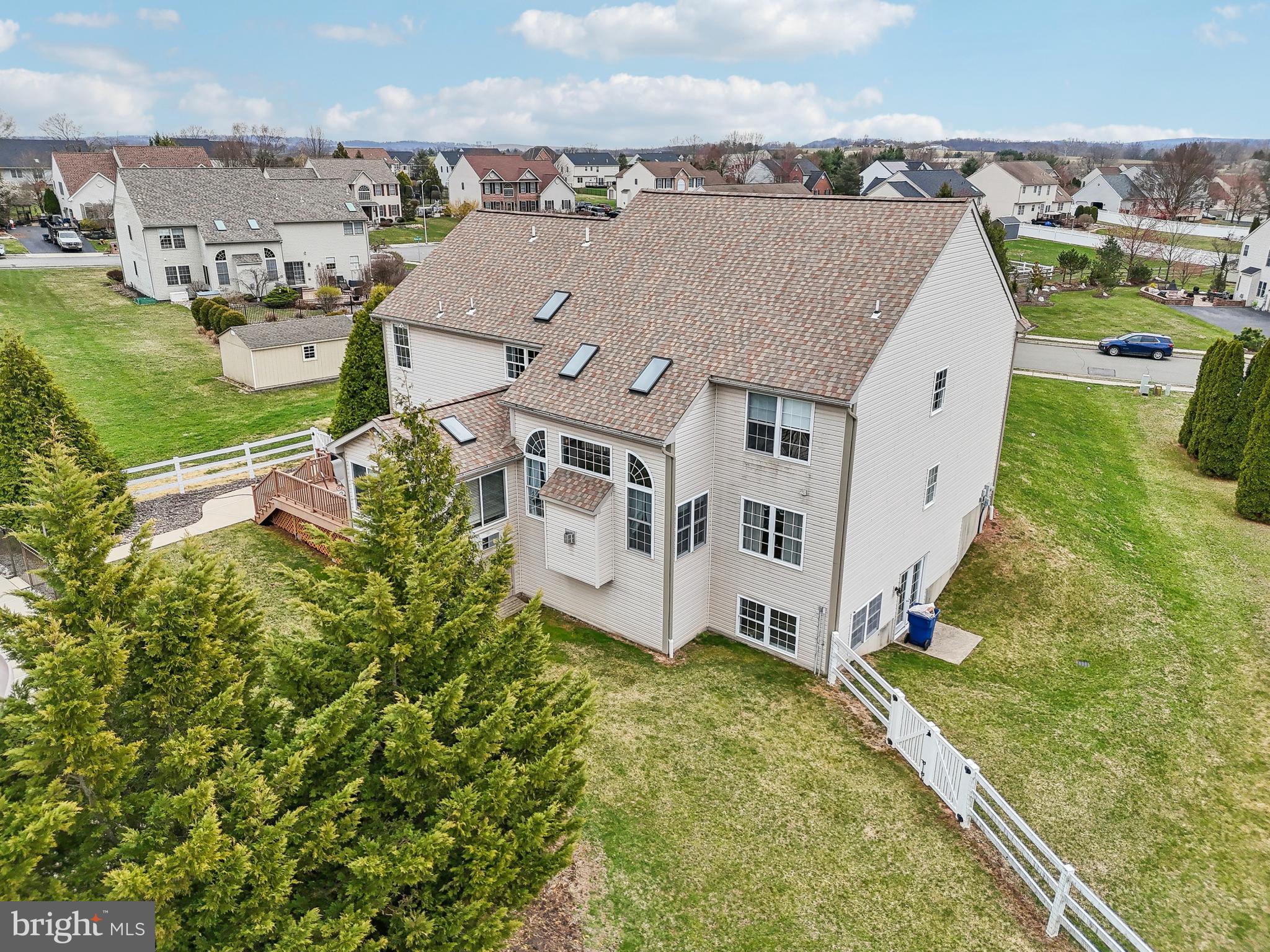 WOODS EDGE - Residential