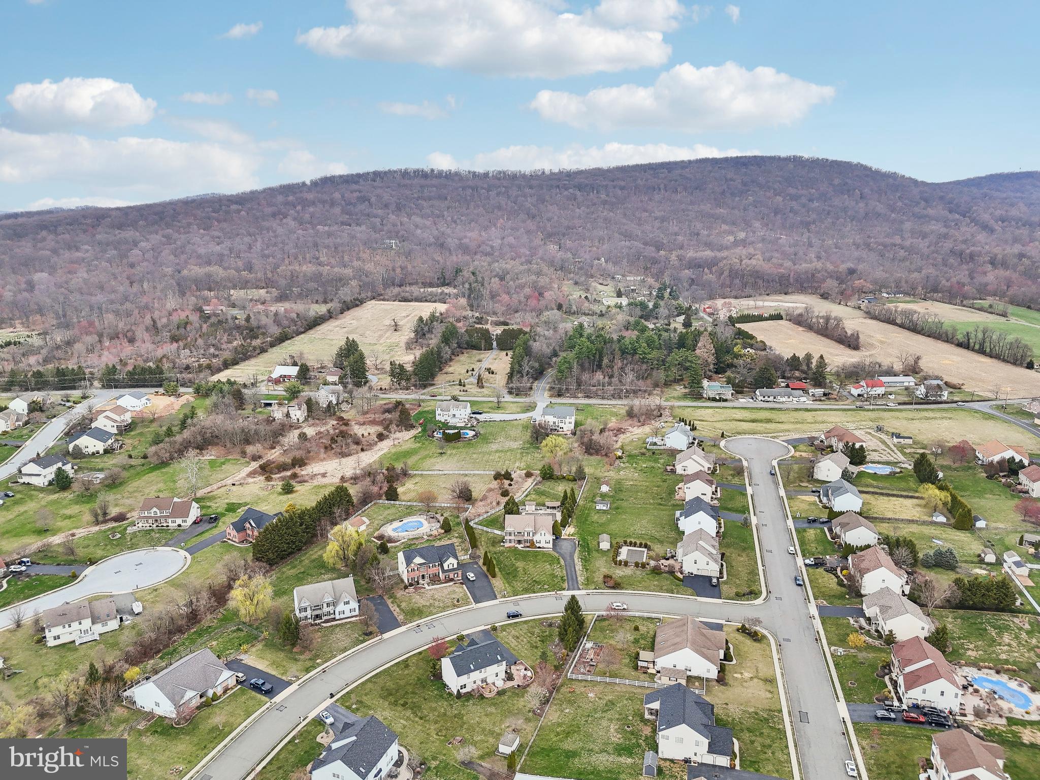 WOODS EDGE - Residential