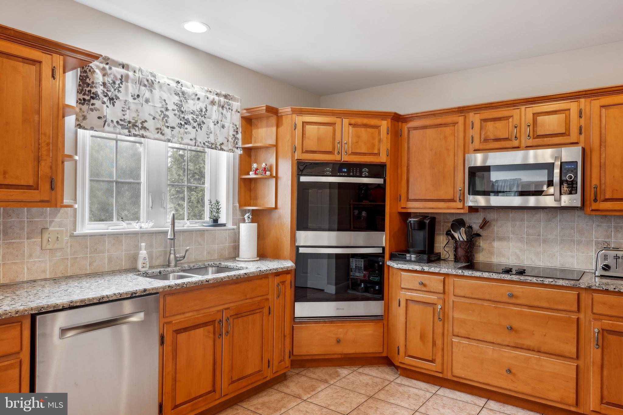 WOODS EDGE - Residential